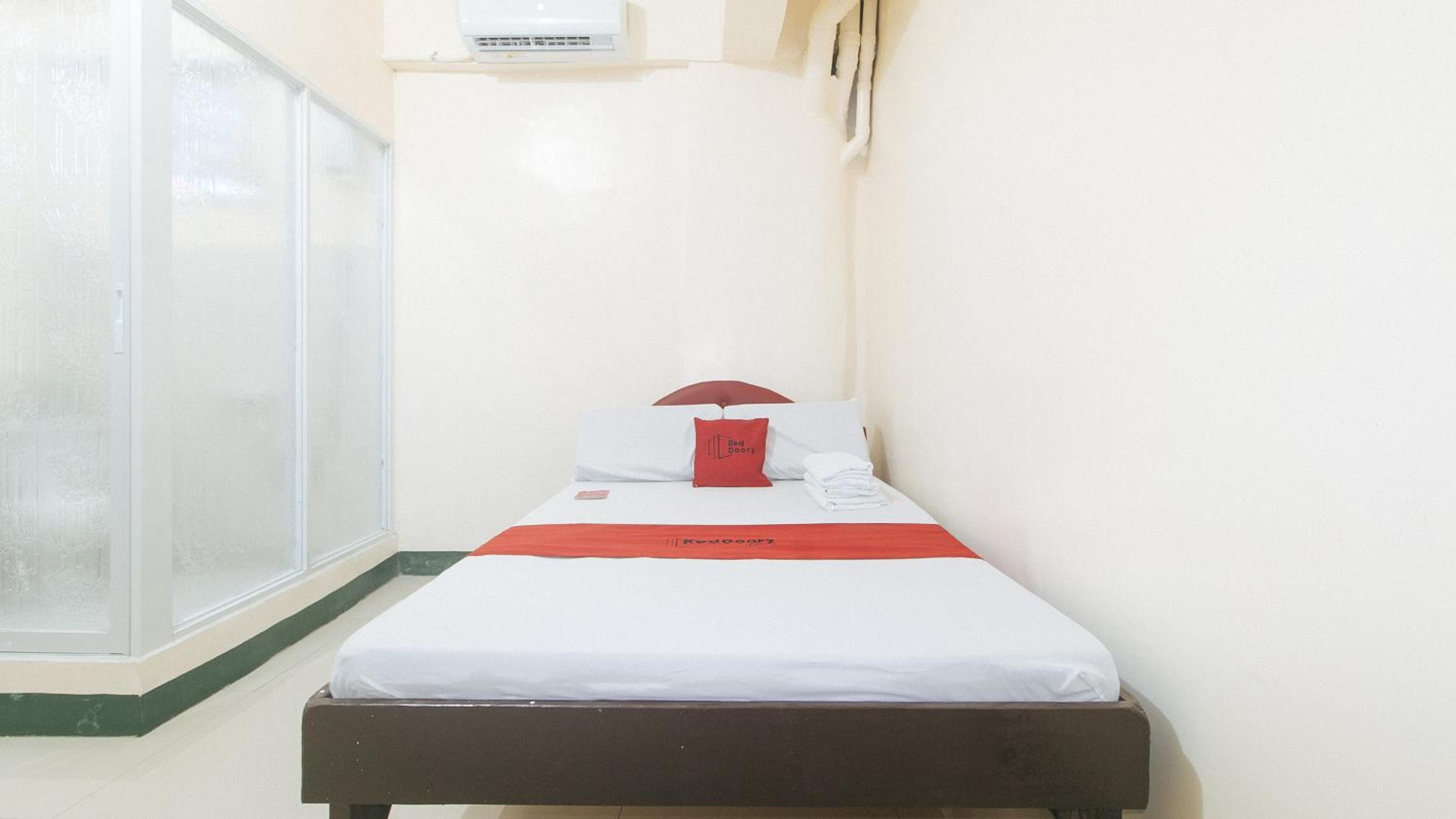 Standard Double Room - Photo 9