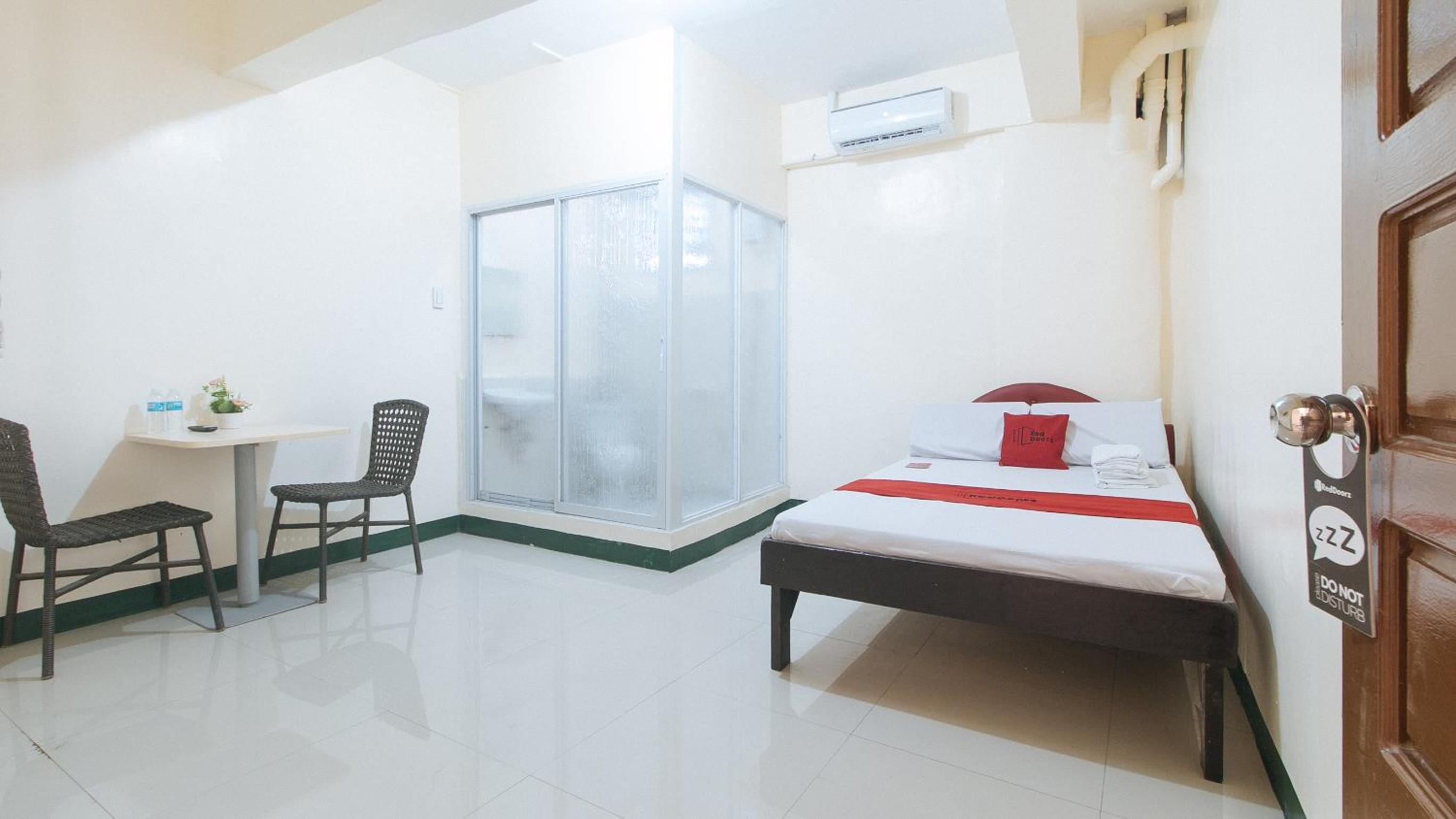 Standard Double Room - Photo 10