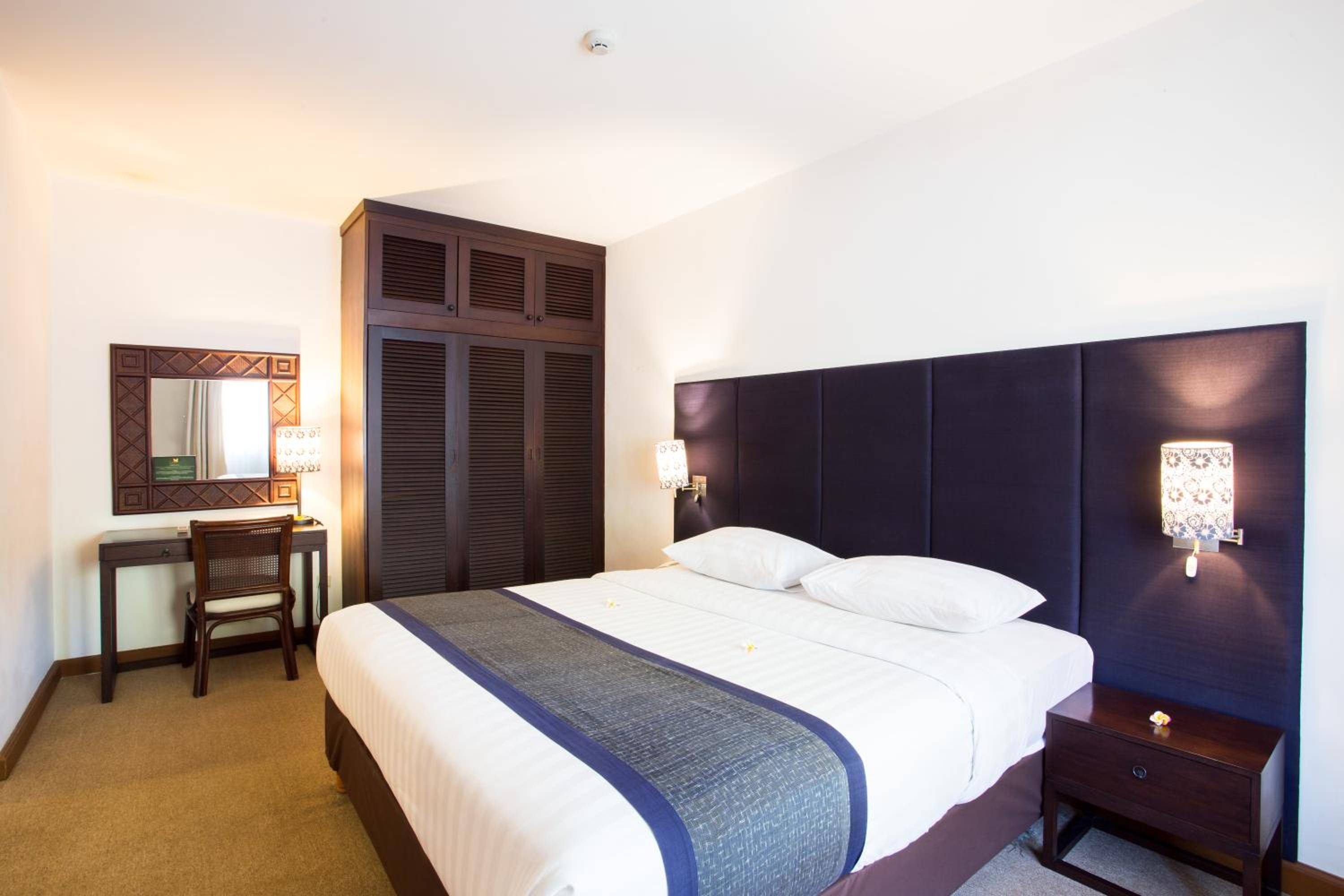 One-Bedroom Suite - Photo 2