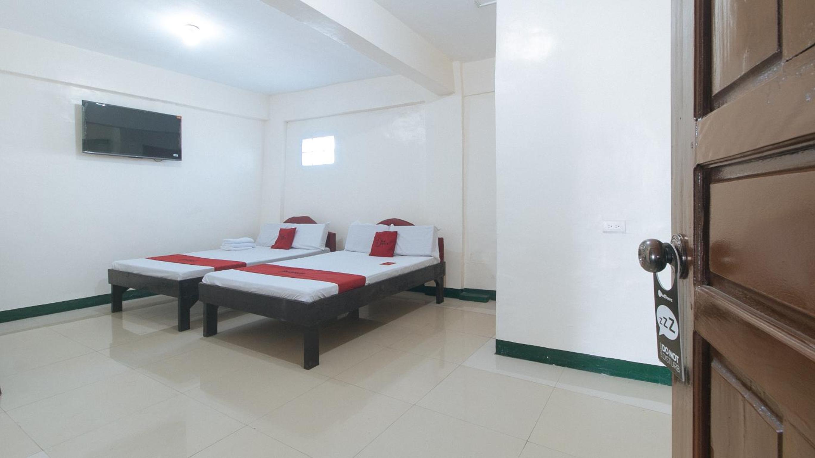 Quadruple Room - Photo 7