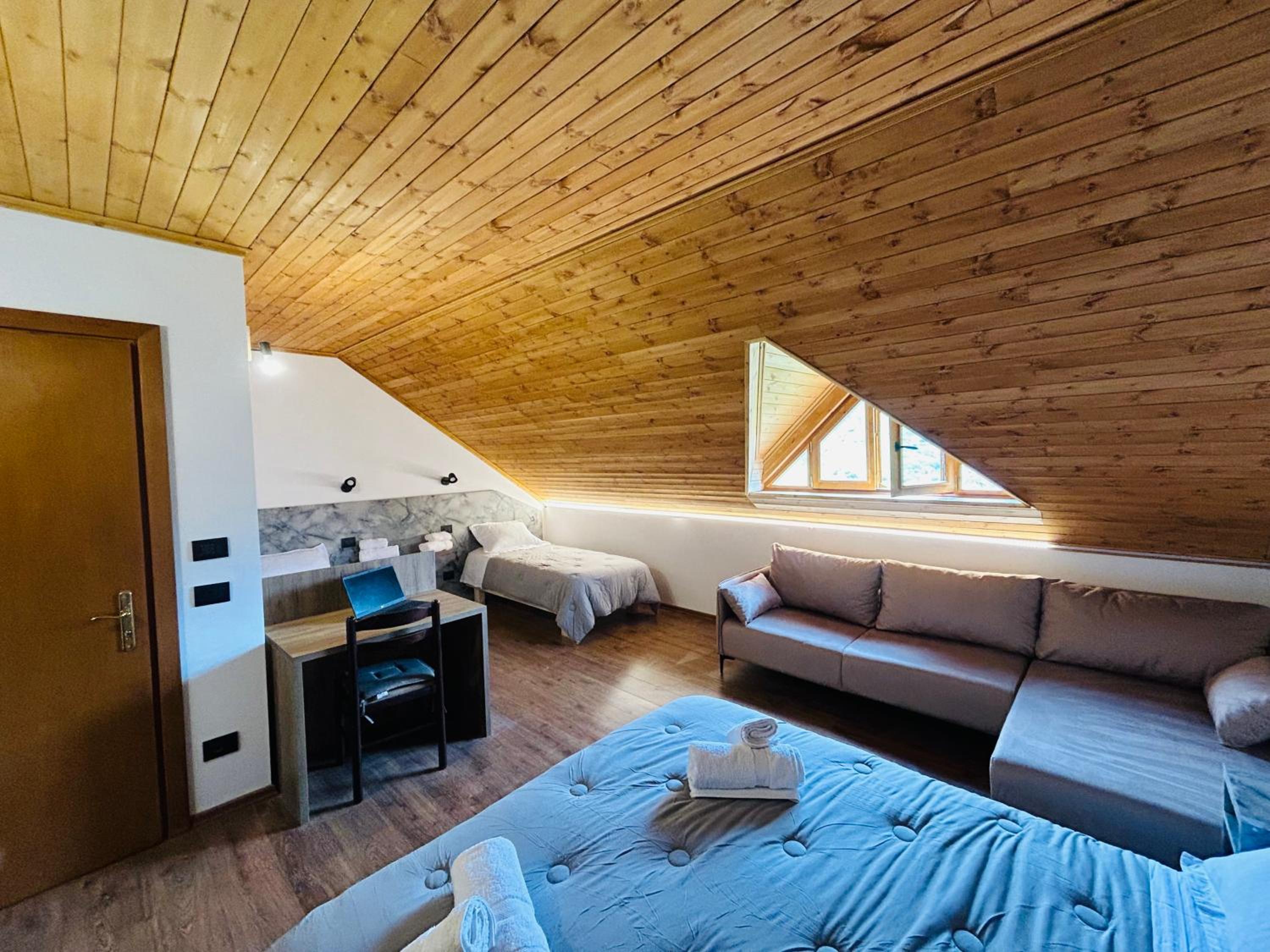 Quadruple Room with Mountain View