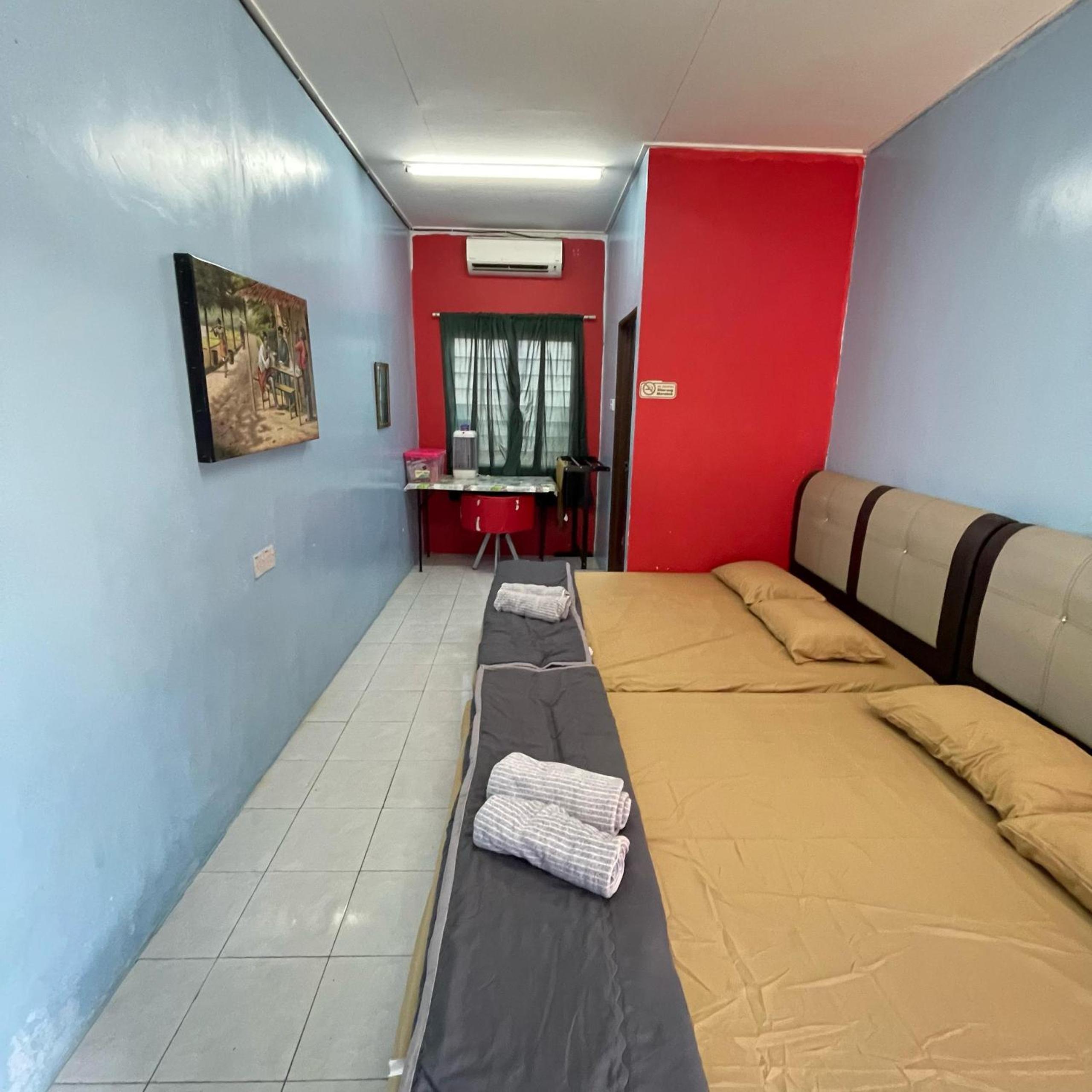 Quadruple Room with Private Bathroom photo 3