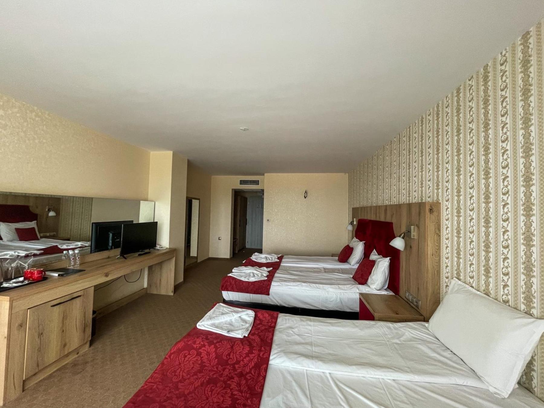 Deluxe Double Room Plus (2 Adults + 2 Child) - Photo 10