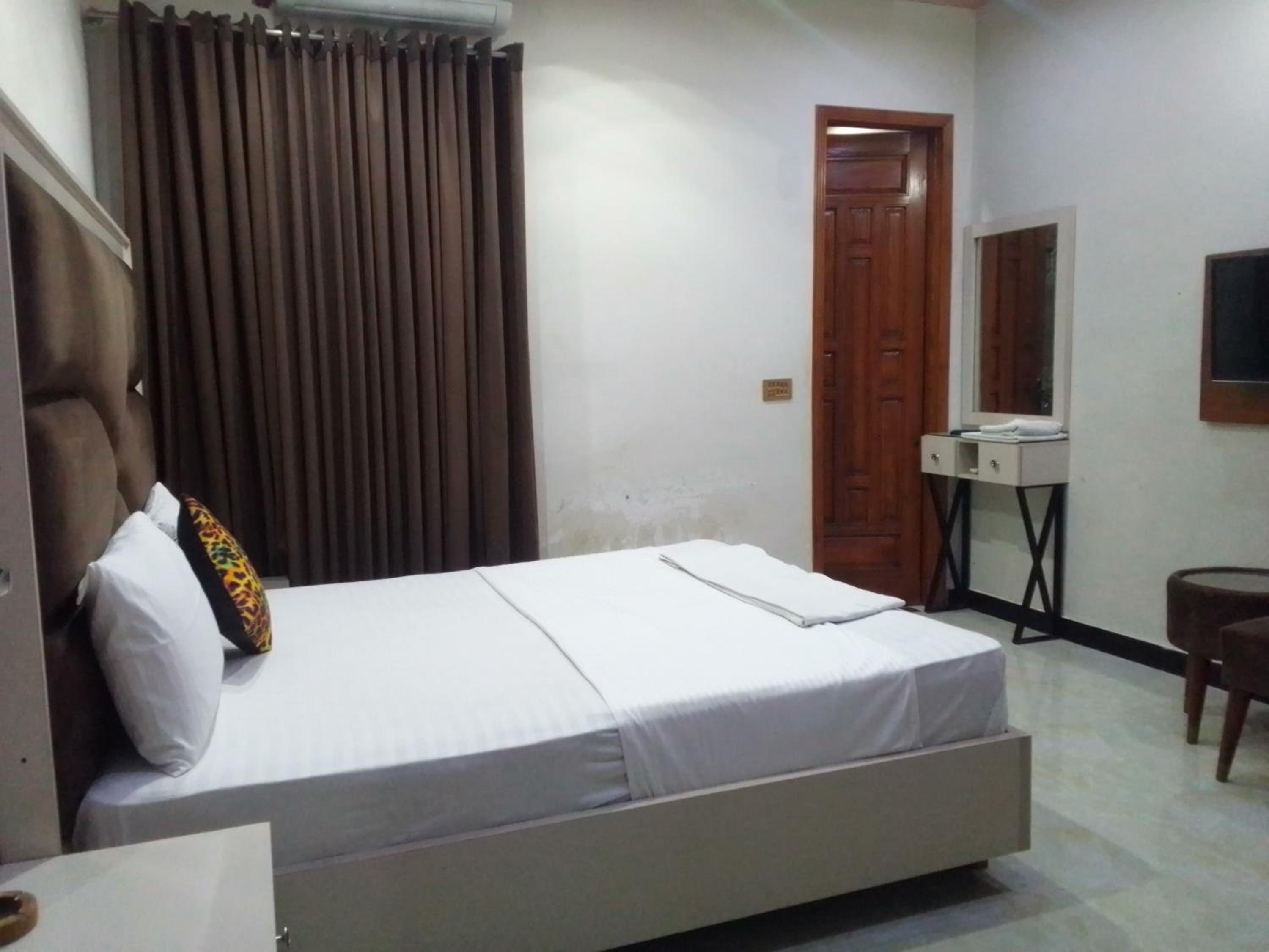 Economy Twin Room photo 2