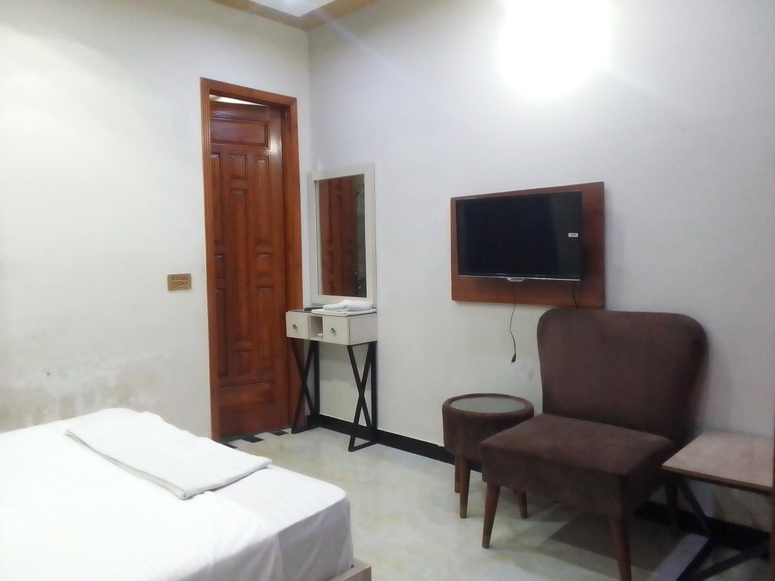 Economy Twin Room photo 3