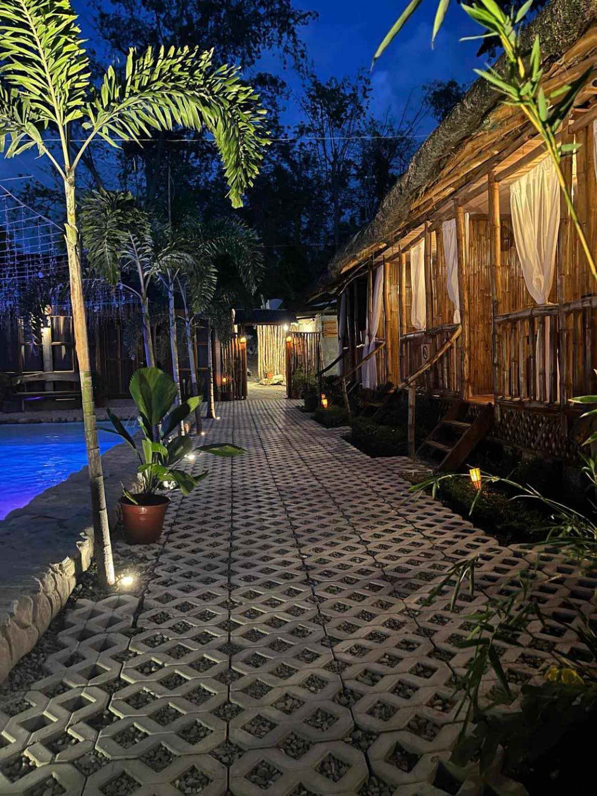 Standard Twin Room with Garden View - Photo 12