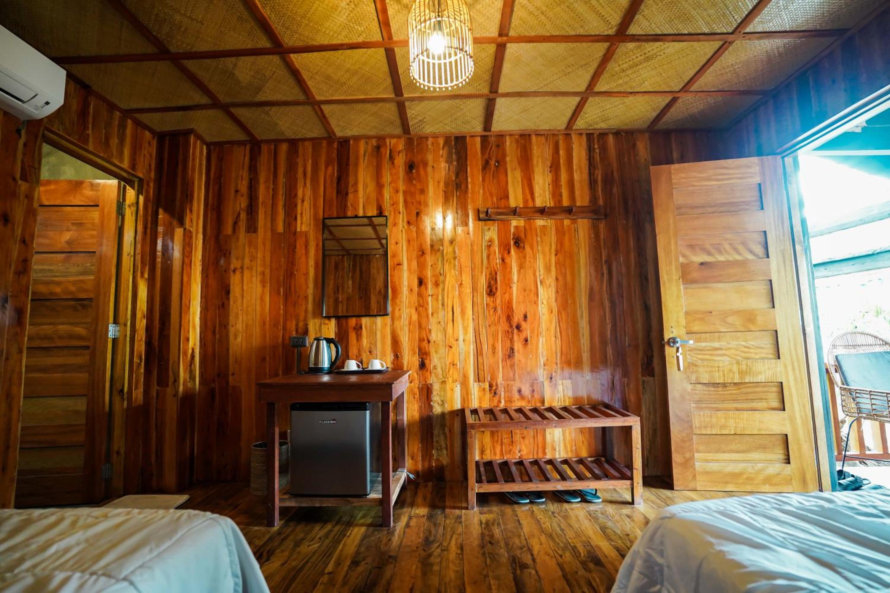 Quadruple Room with Sea View - Photo 7