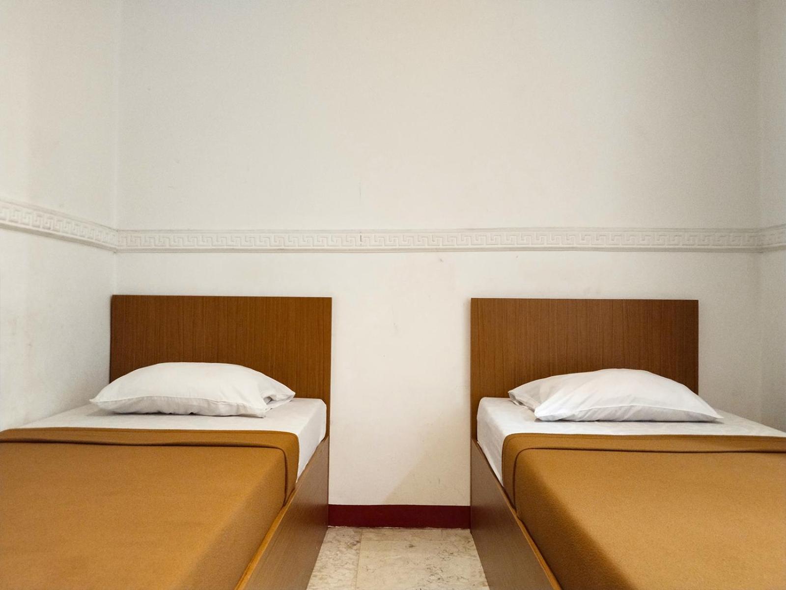 Standard Twin Room - Photo 3