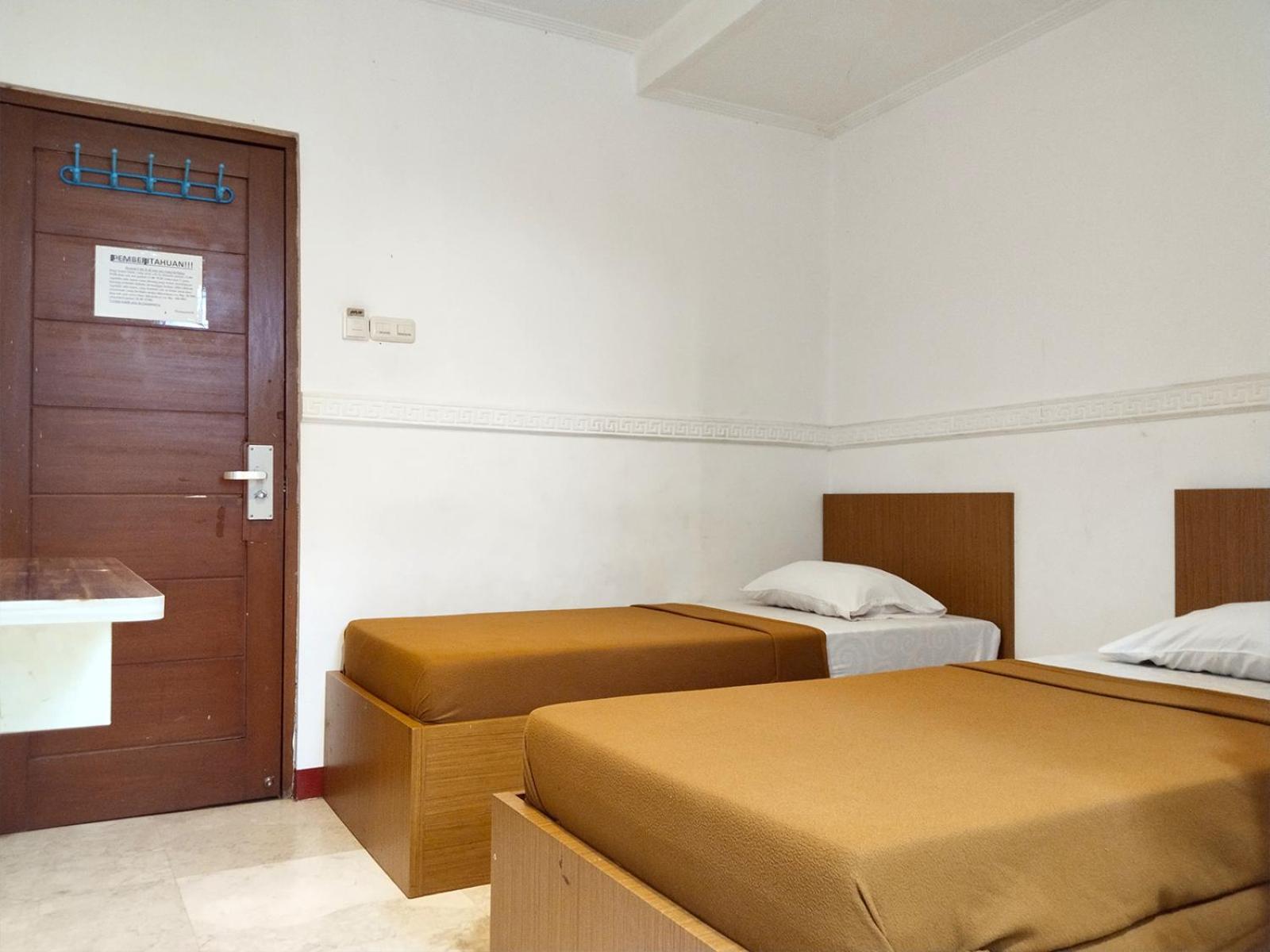 Standard Twin Room - Photo 2