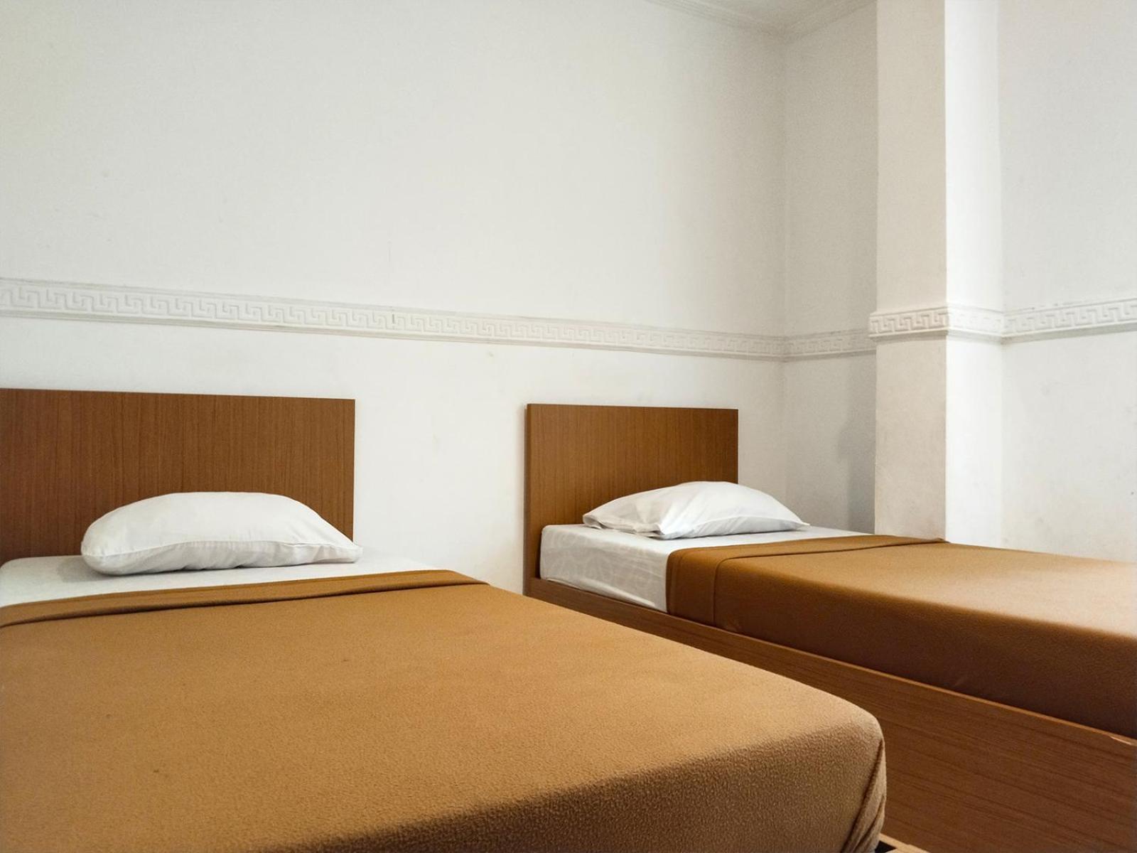 Standard Twin Room - Photo 1
