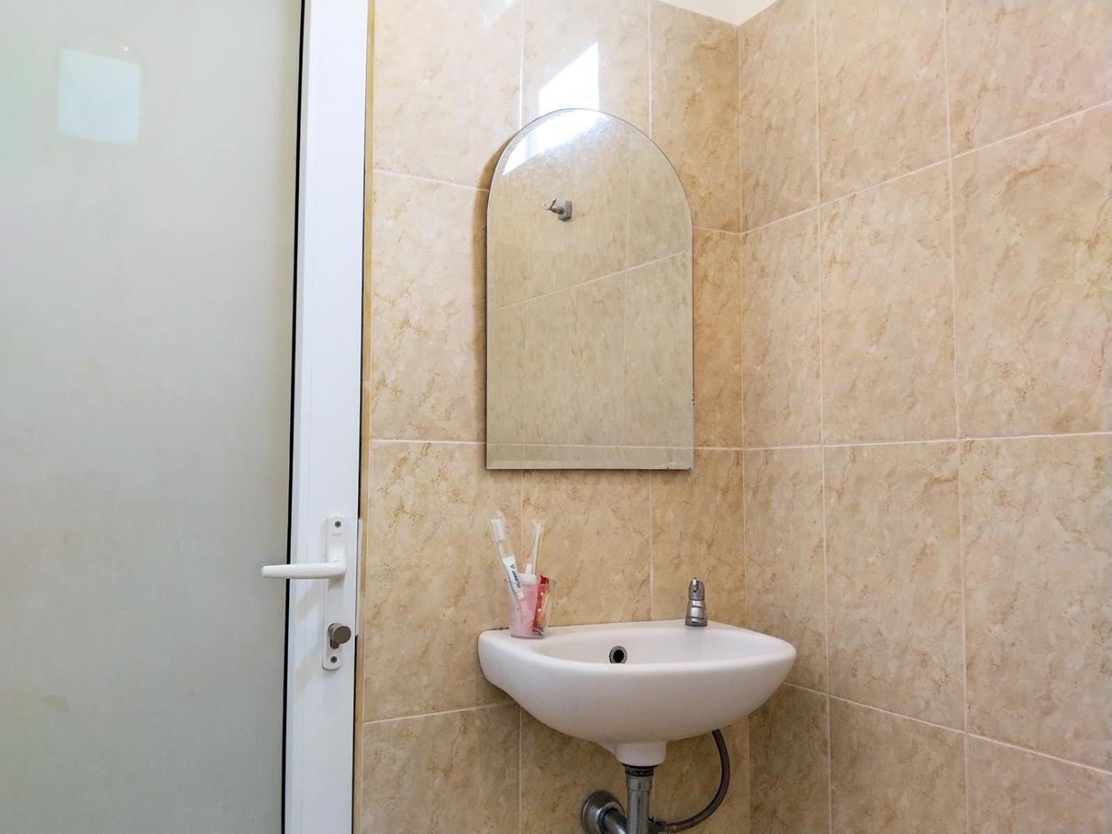 Standard Twin Room - Photo 3