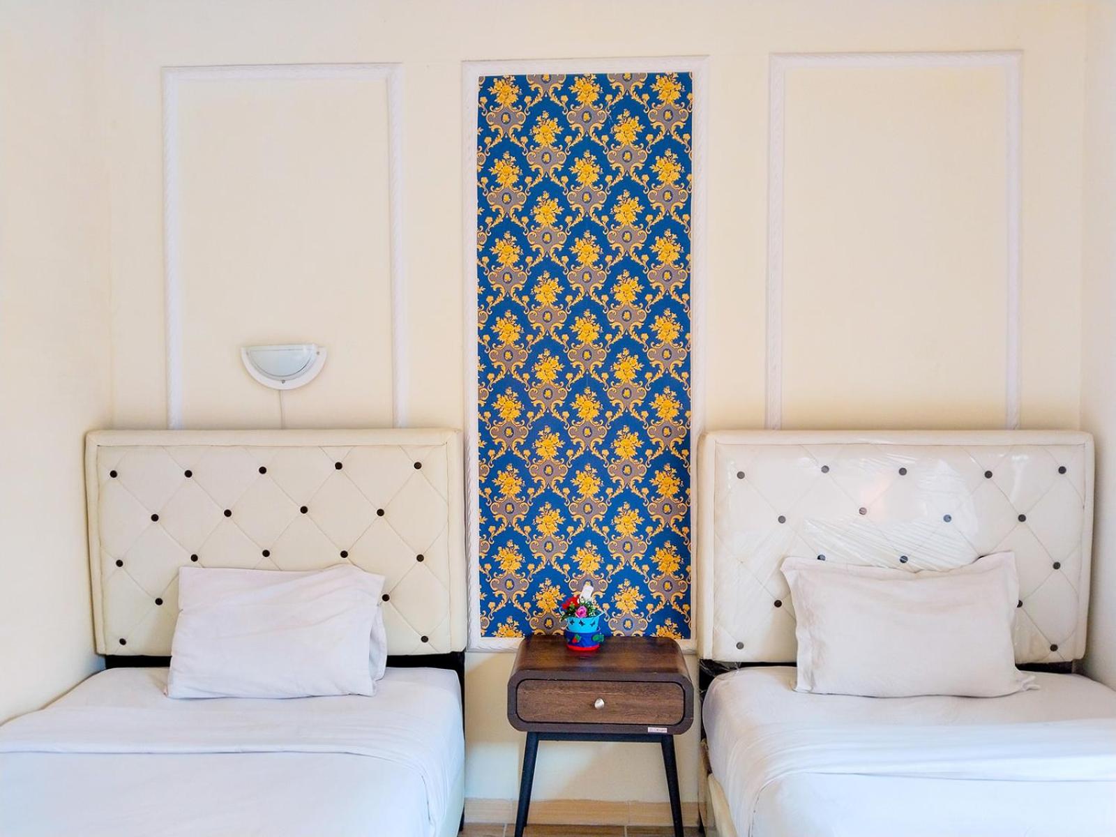 Standard Twin Room - Photo 9