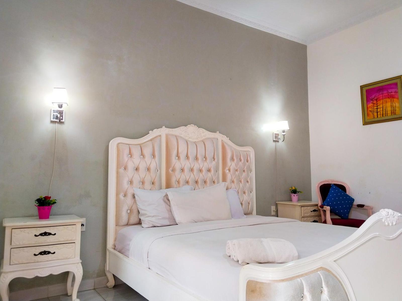 Deluxe Double Room - Photo 9