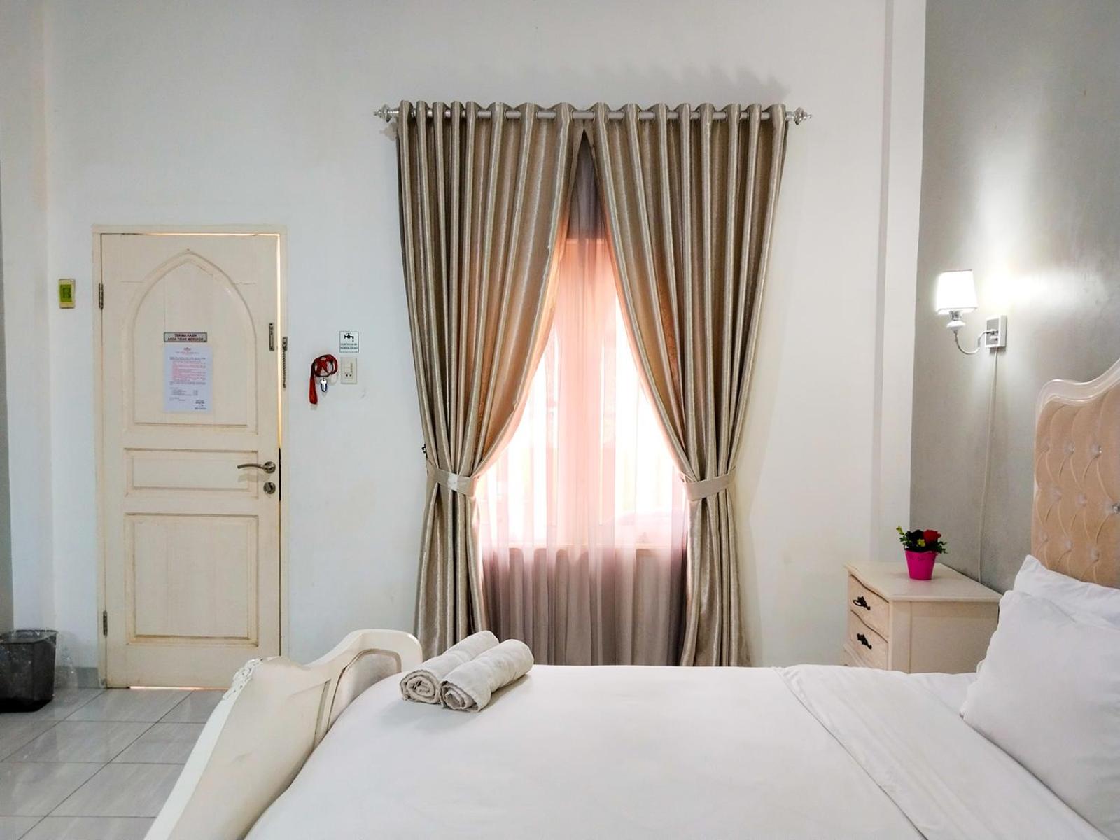 Deluxe Double Room - Photo 14