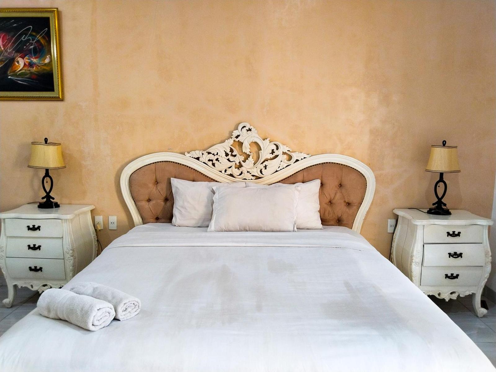 Suite - Photo 1