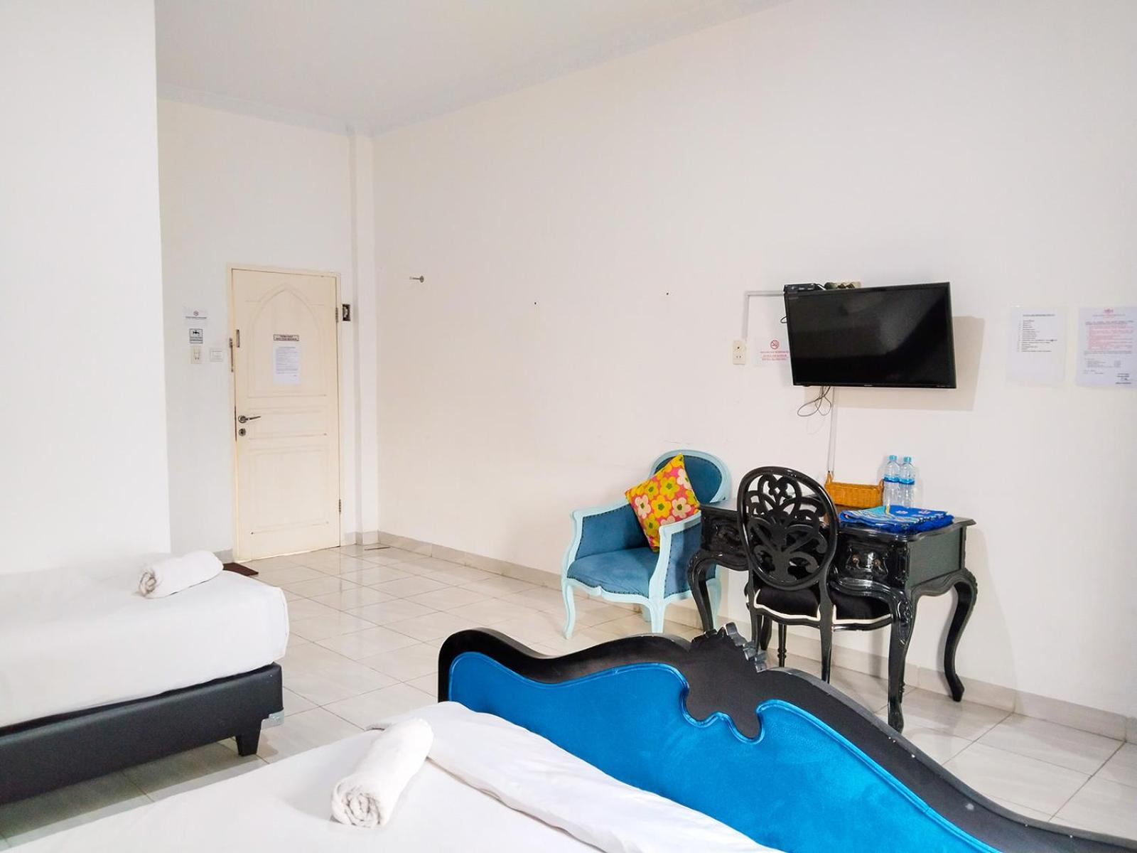 Family Room - Photo 9