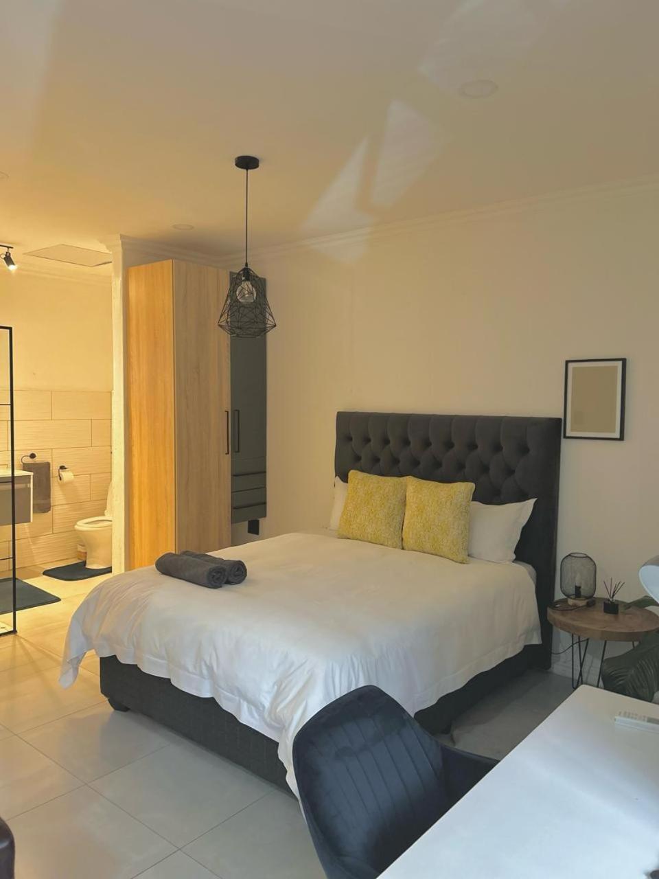 One-Bedroom Apartment photo 2