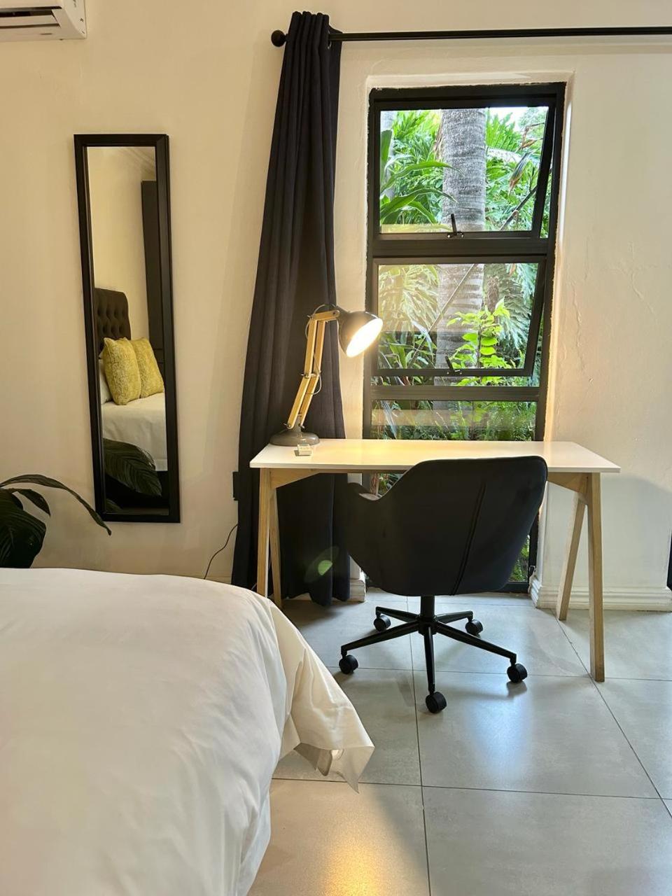 One-Bedroom Apartment photo 3
