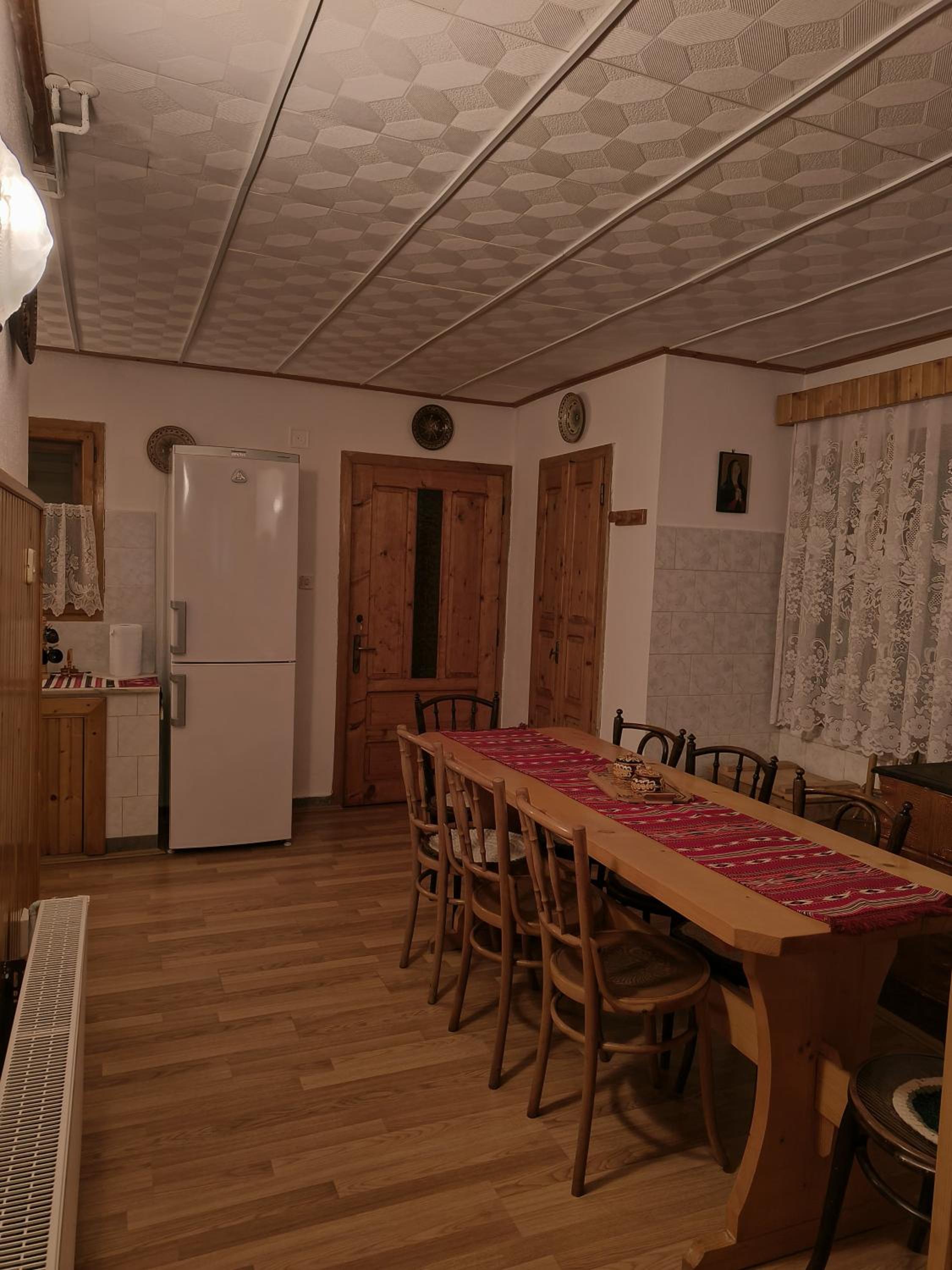 Five-Bedroom House photo 3