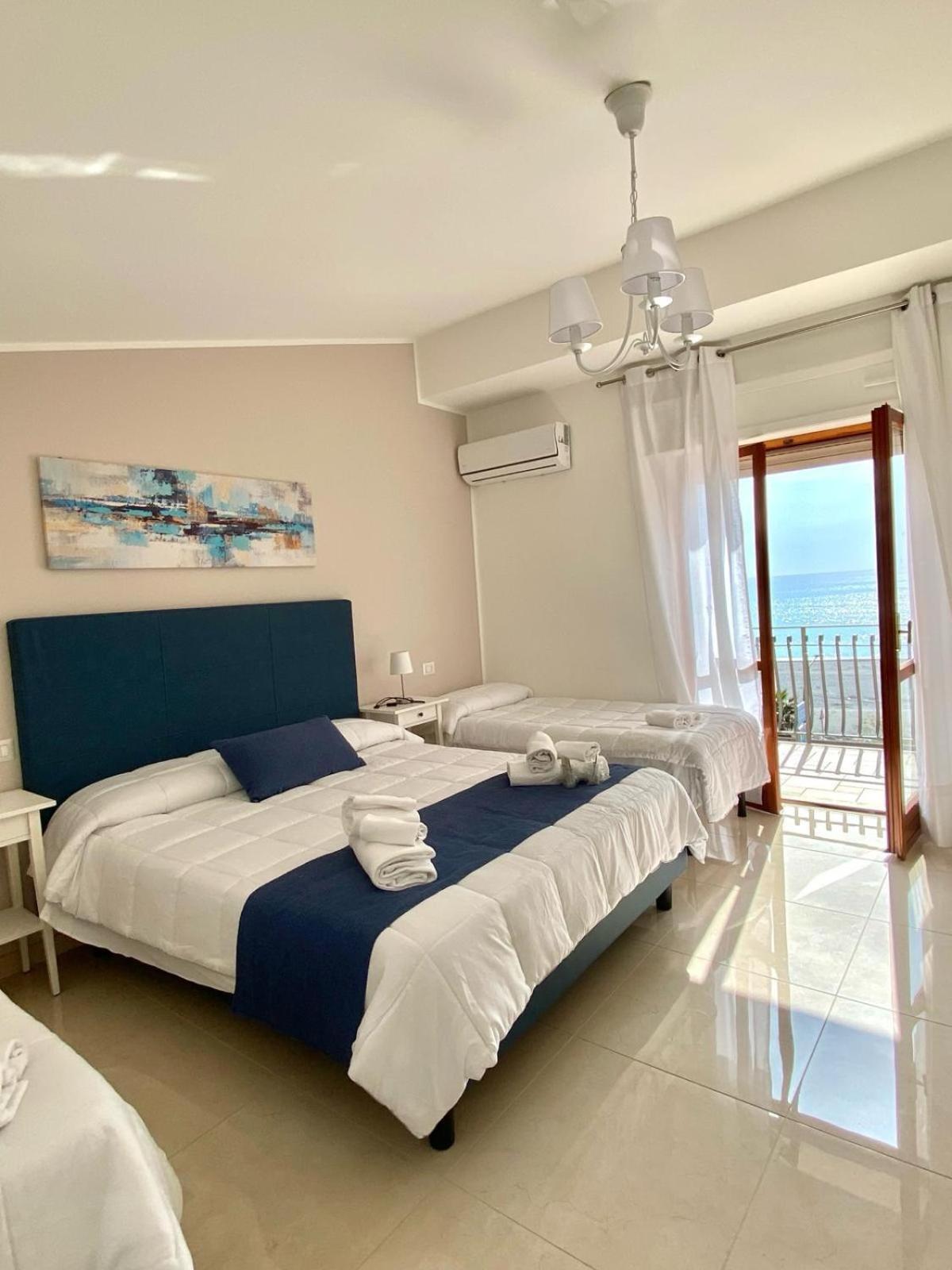 Quadruple Room with Sea View photo 1