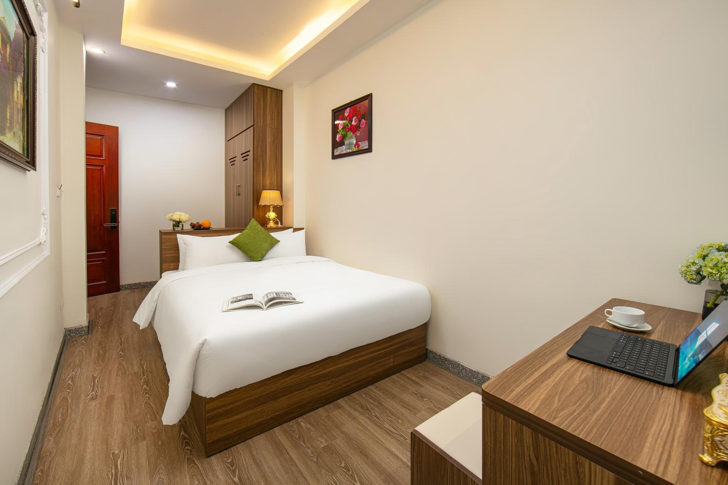 Deluxe Queen Room