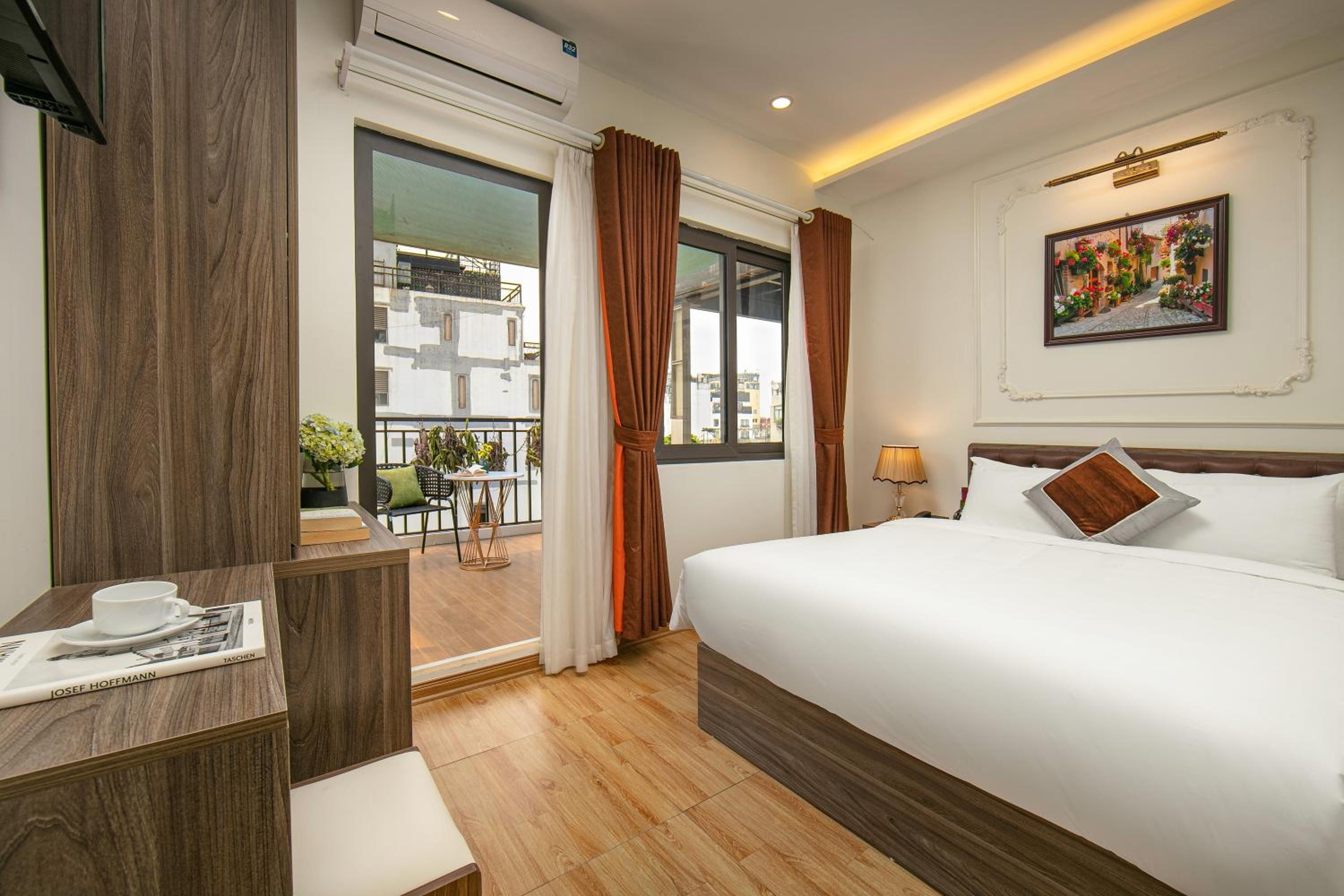 Junior Suite with Balcony