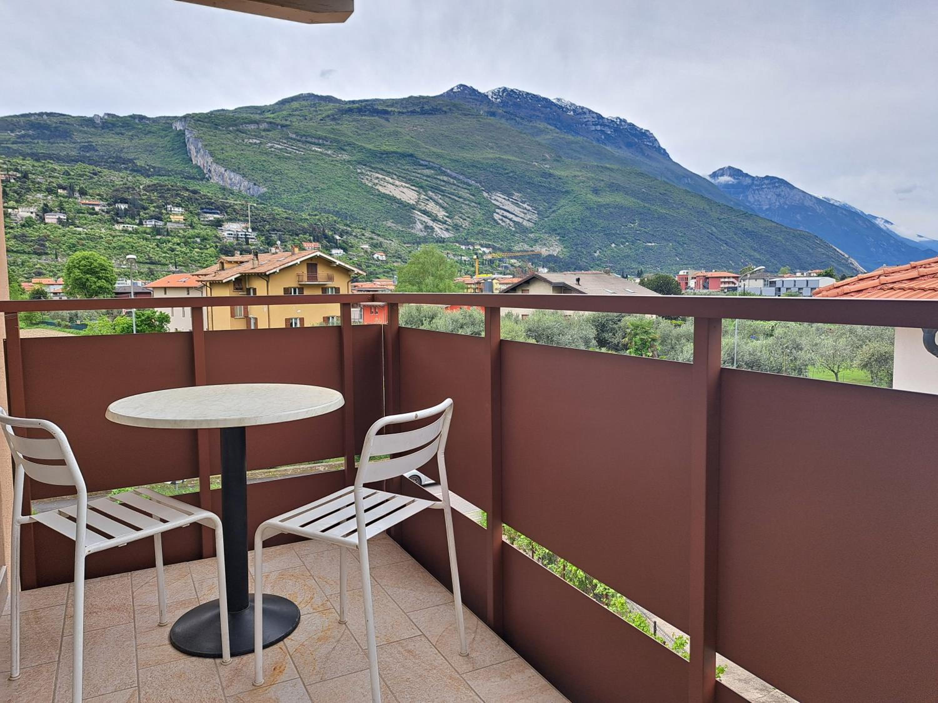 One-Bedroom Apartment with Balcony photo 2