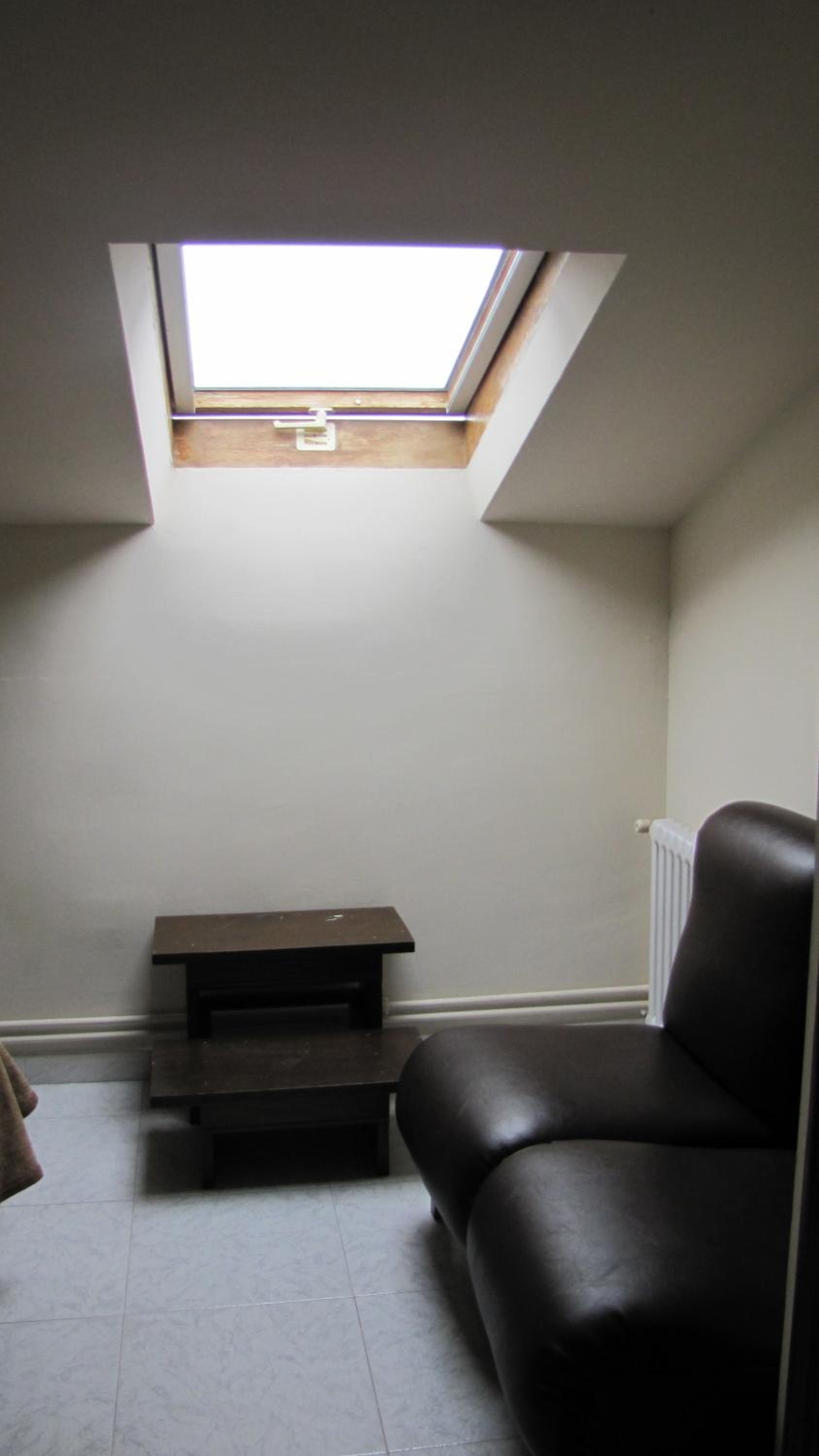 Small Single Room photo 3