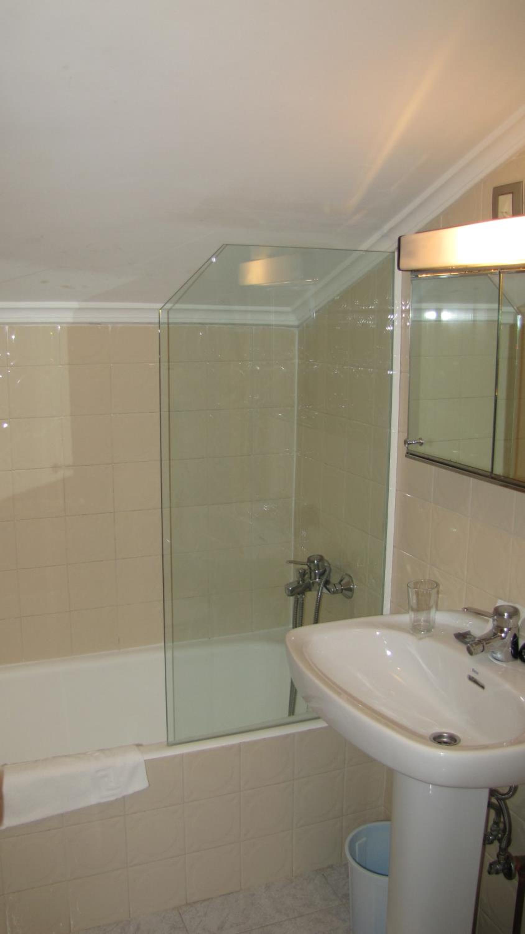 Small Single Room photo 2