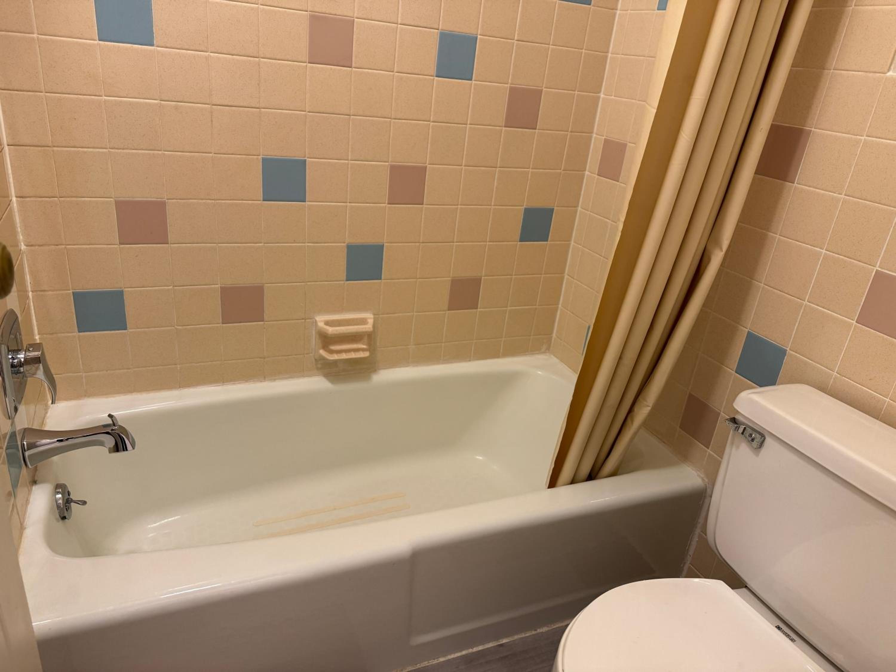 Deluxe Room (2 Adults + 1 Child) - Photo 6