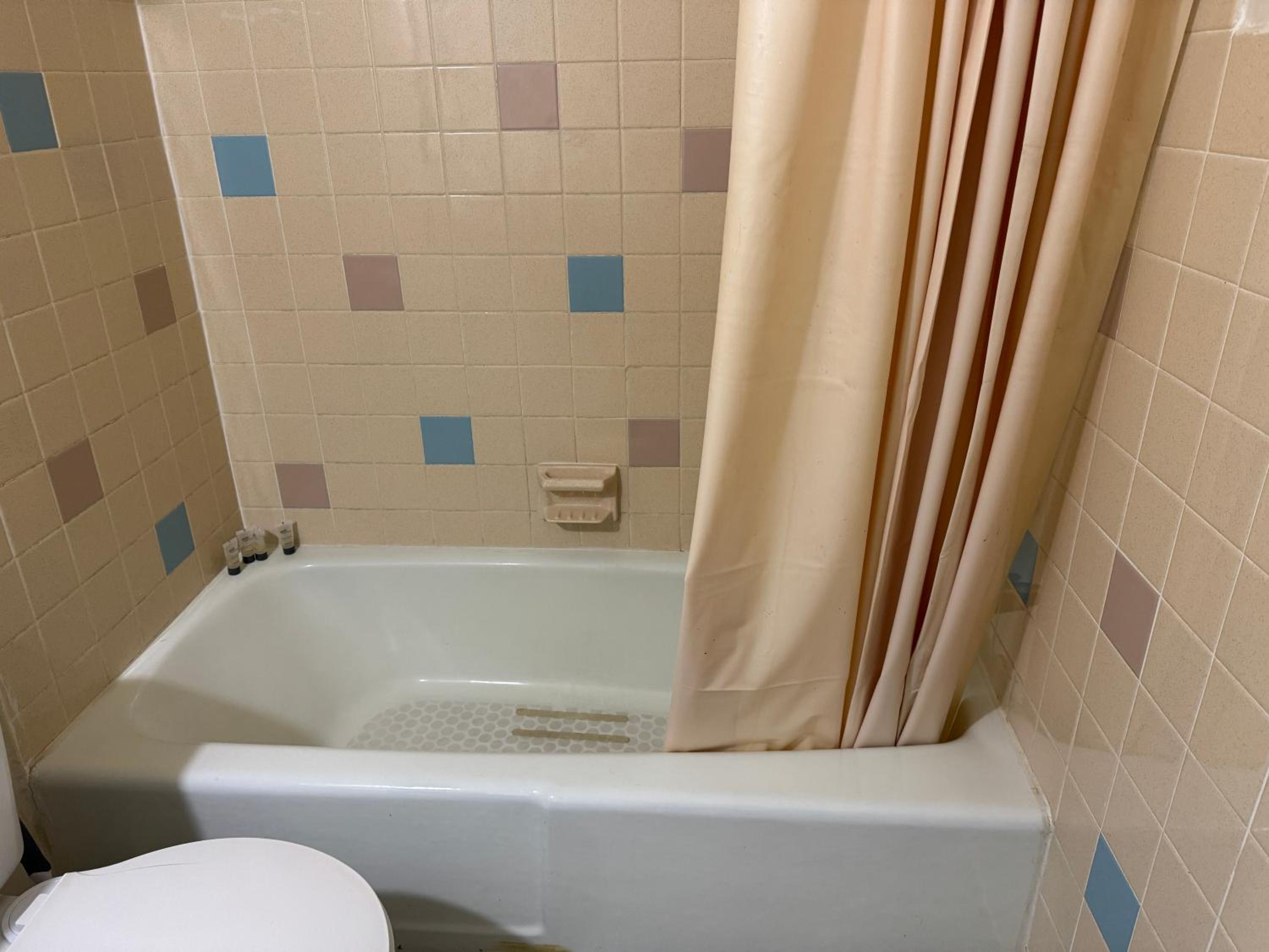 Deluxe Room (2 Adults + 1 Child) - Photo 8