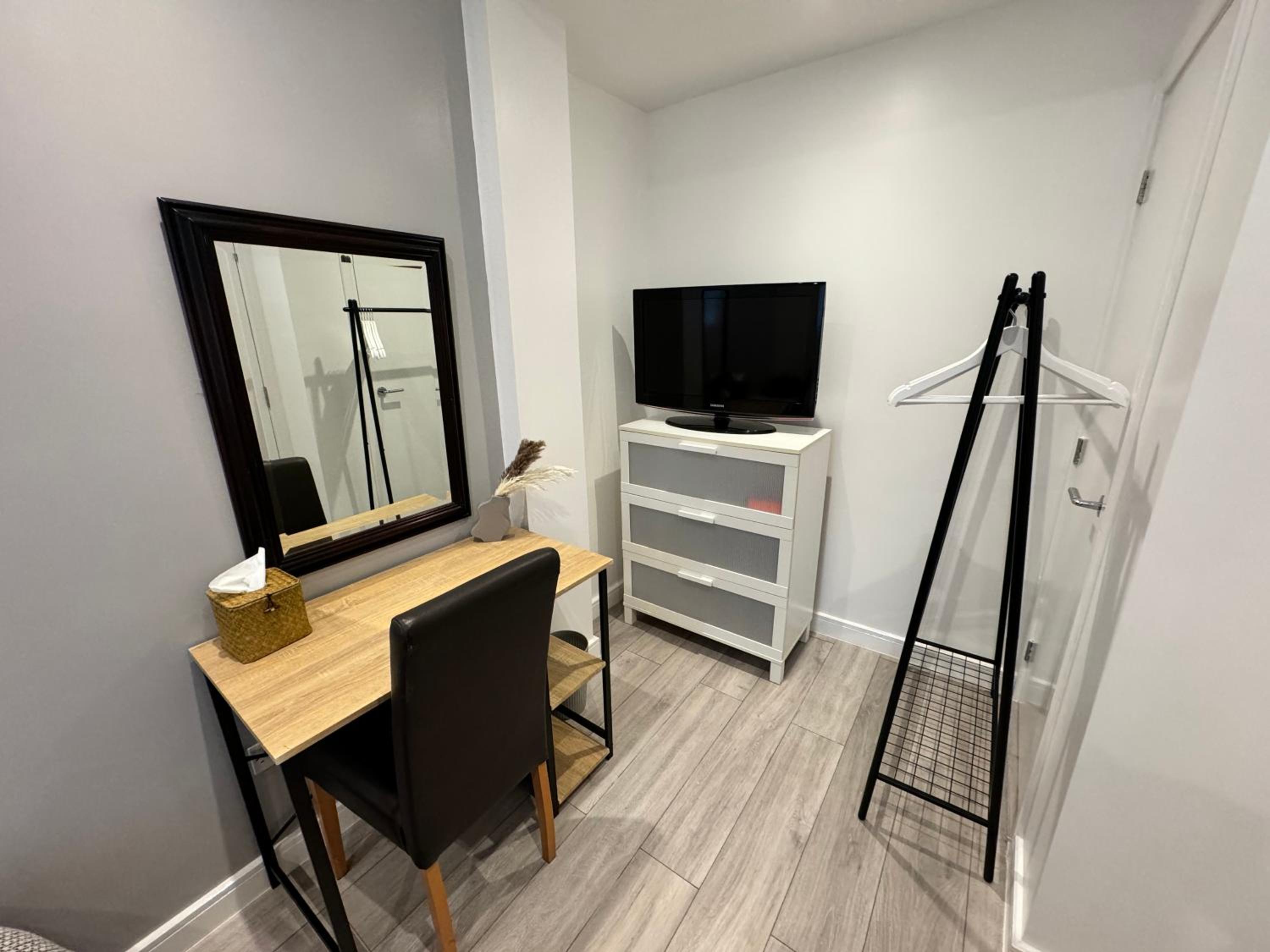 Single Room with Shared Bathroom photo 2