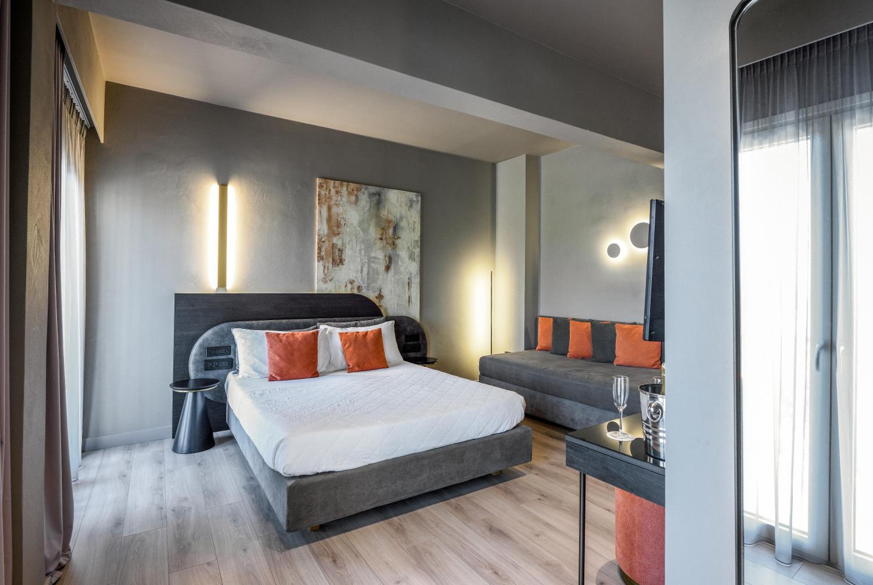 Superior Double Room with Balcony and Square-Liston View