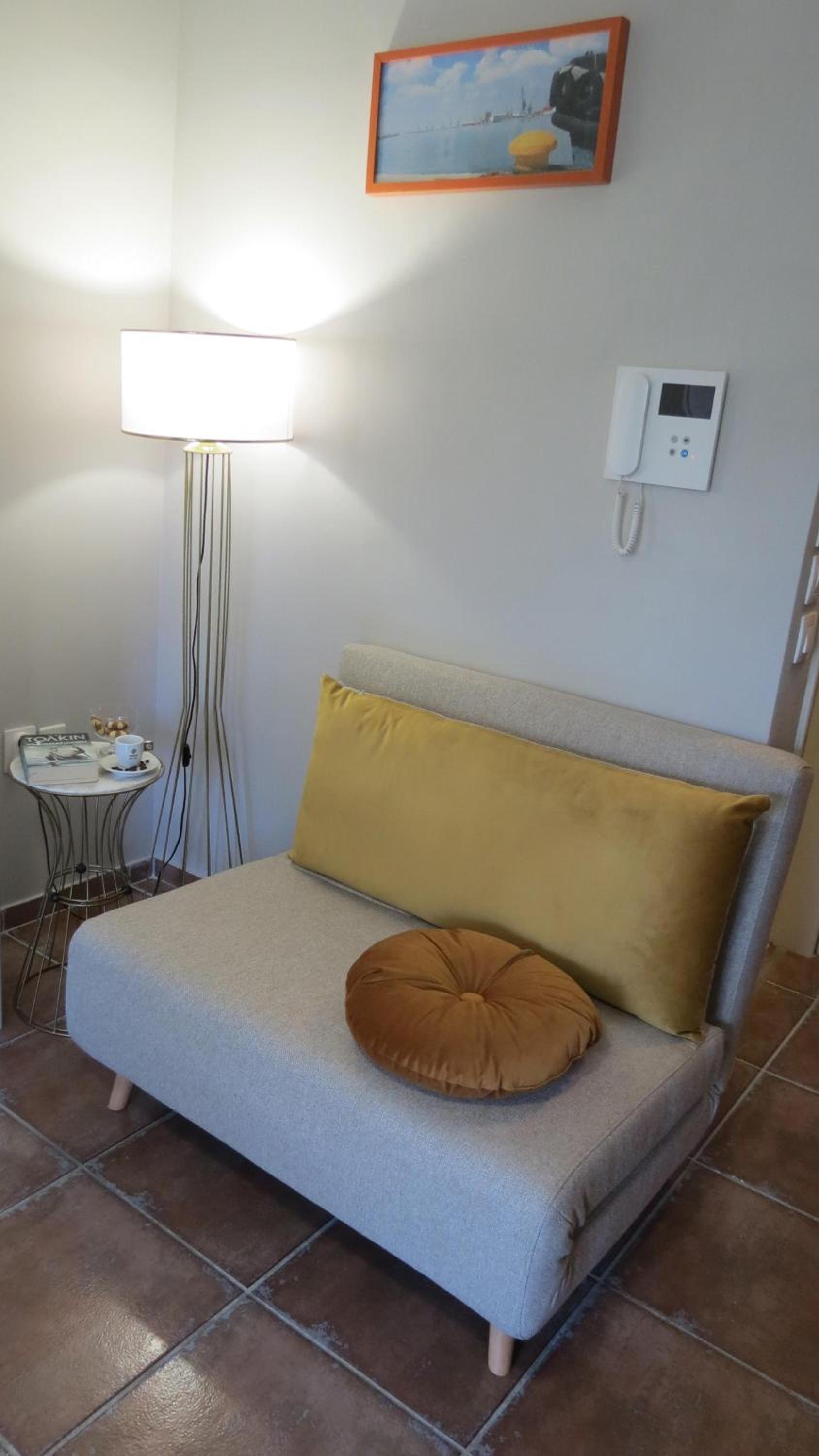 Studio Apartment