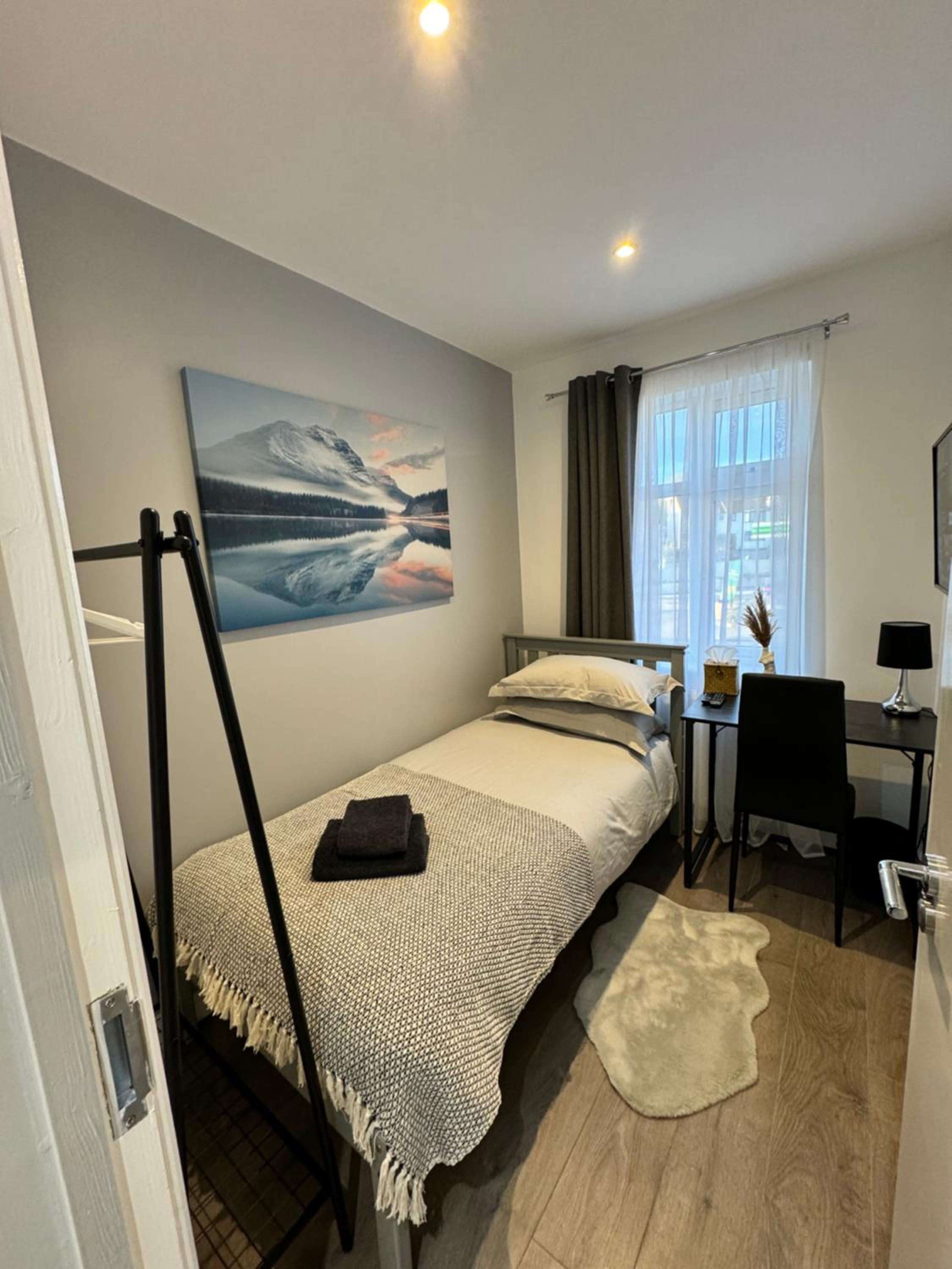 Standard Single Room with Shared Bathroom photo 2