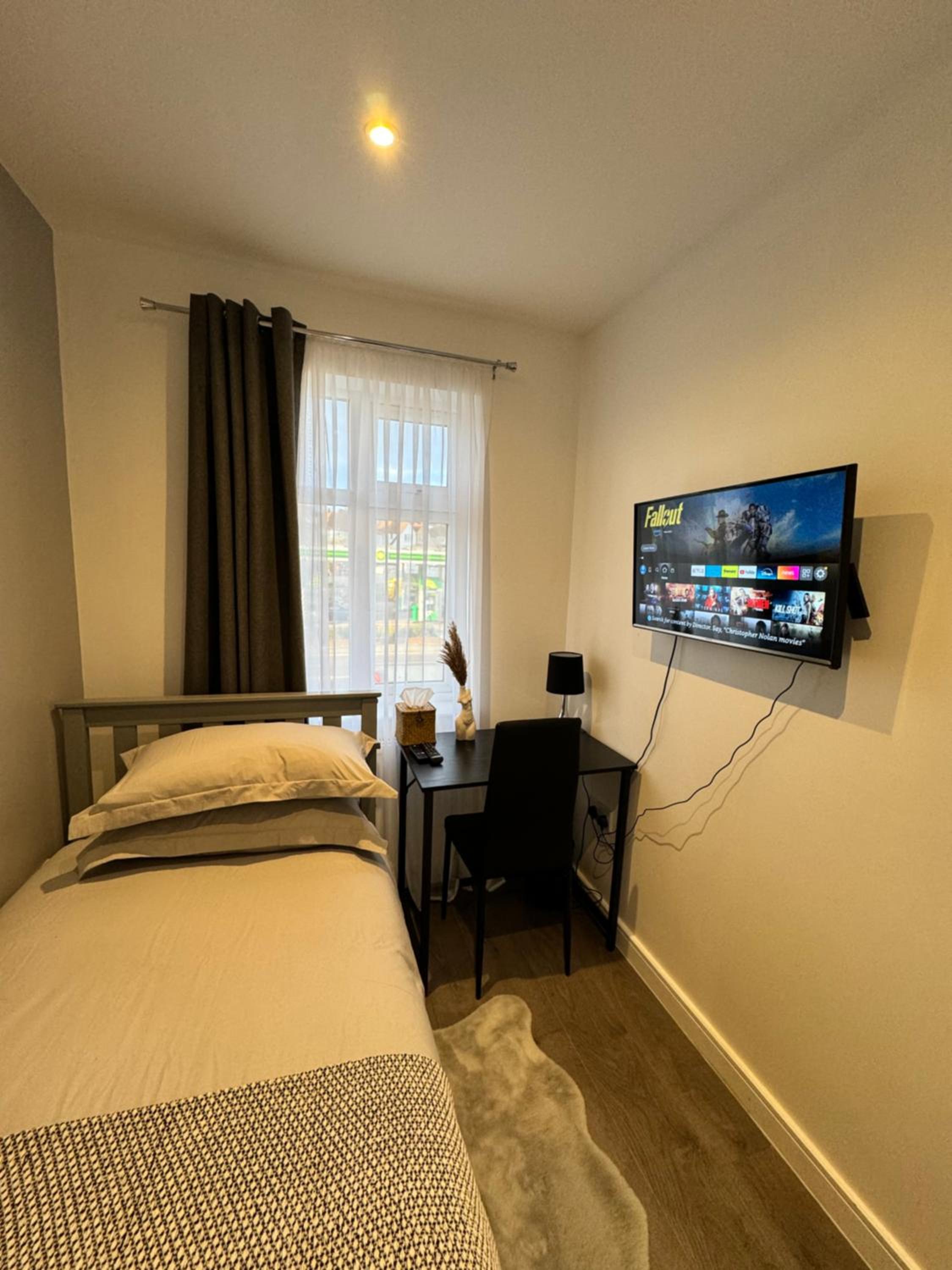 Standard Single Room with Shared Bathroom photo 3