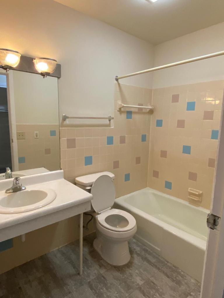 Deluxe Room (2 Adults + 1 Child) - Photo 2