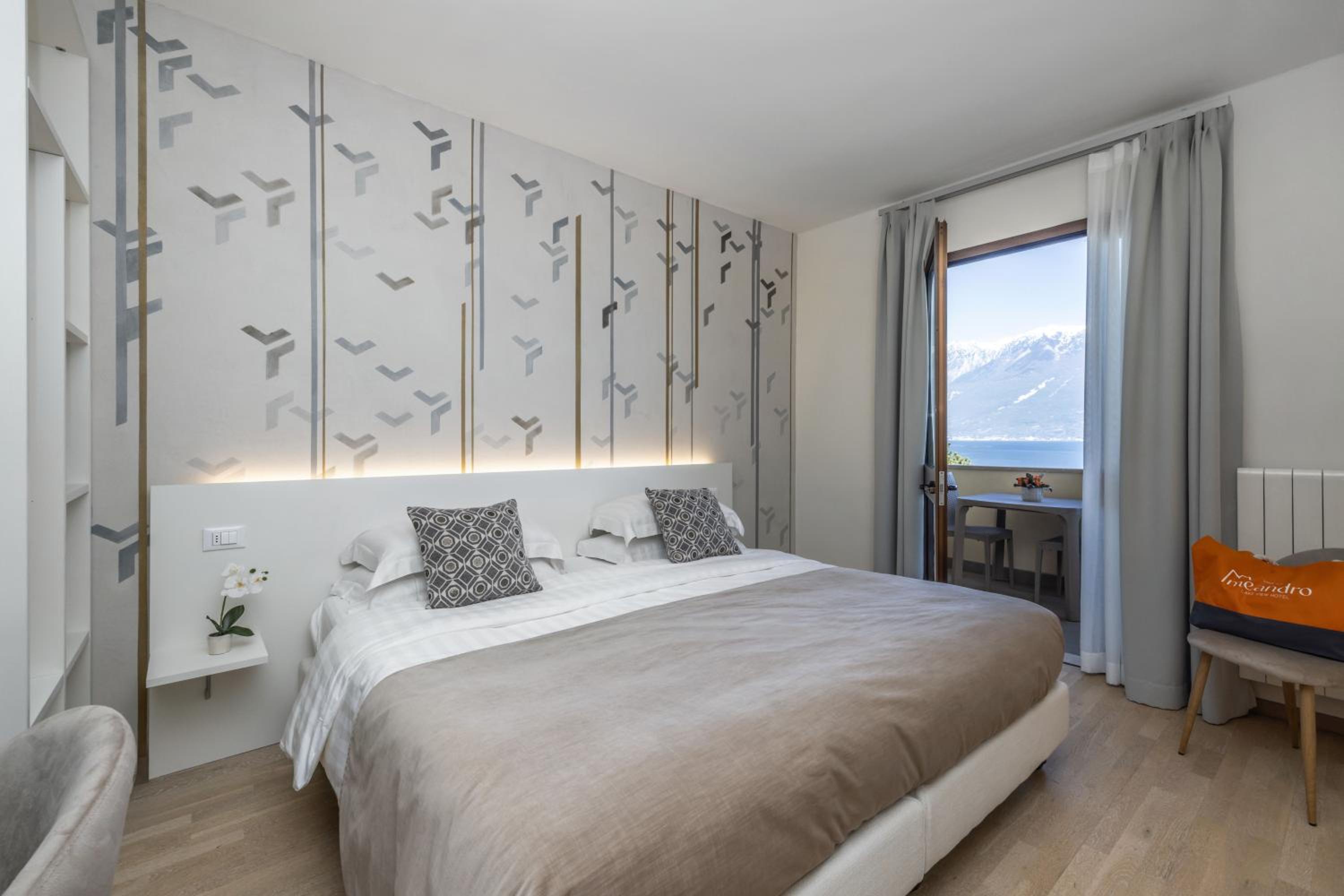 Superior Double Room with Lake View