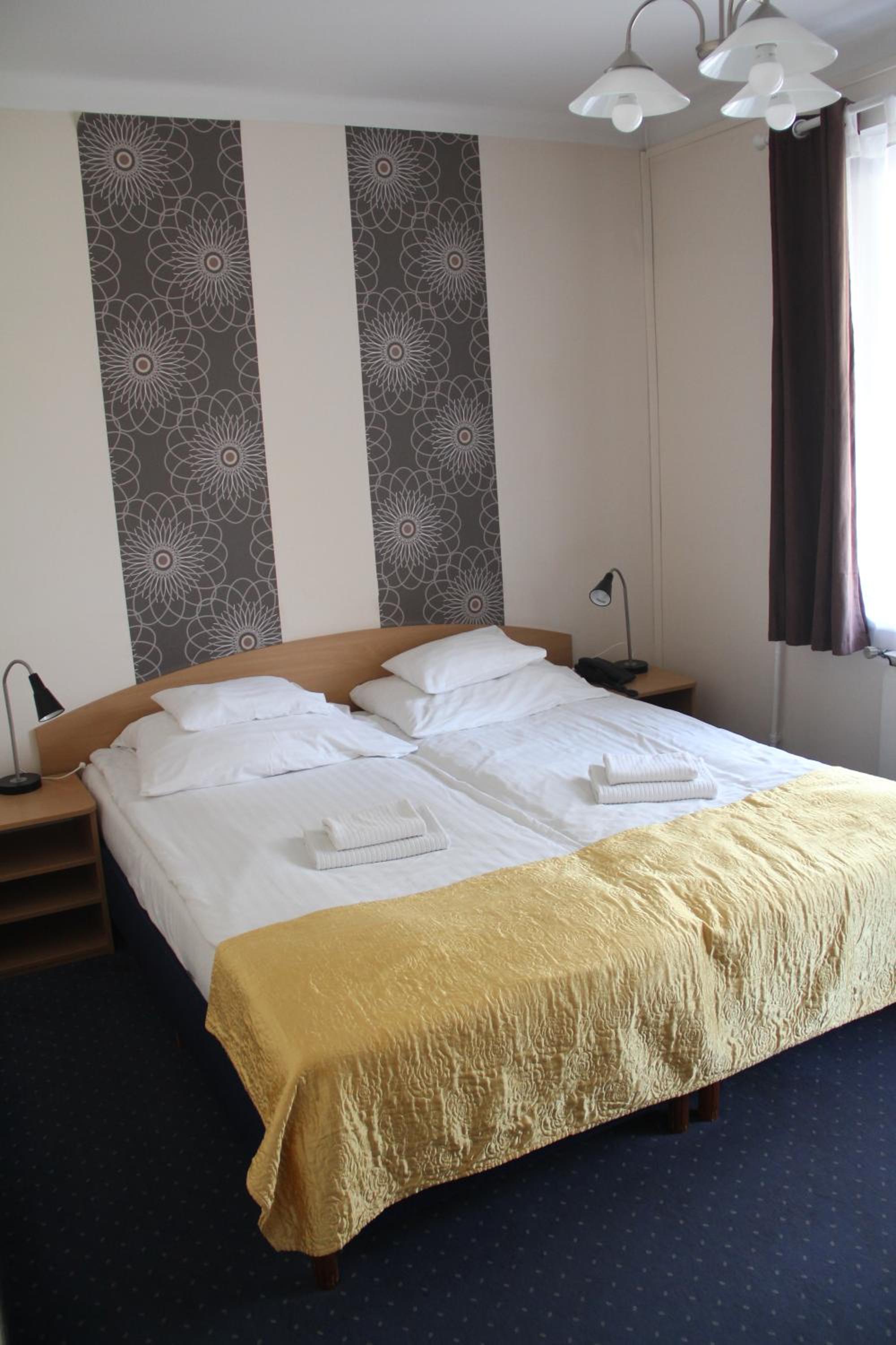Standard Double or Twin Room - Photo 13