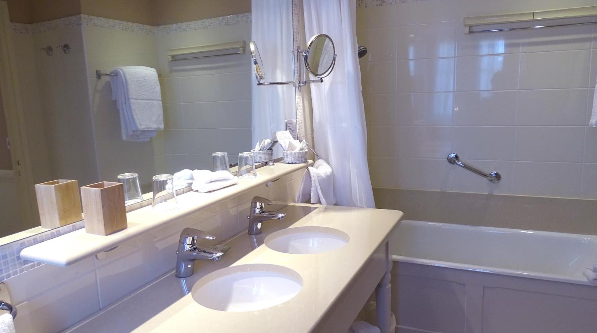 Double or Twin Room with Garden View photo 3