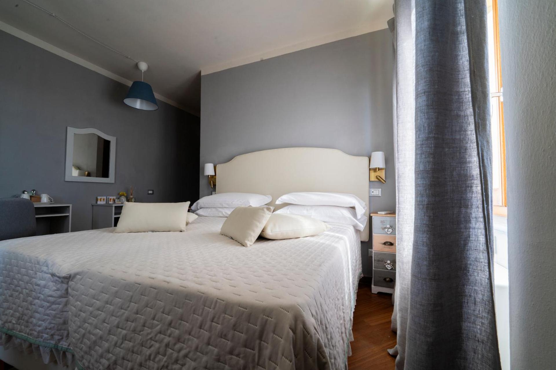 Standard Double Room - Photo 3