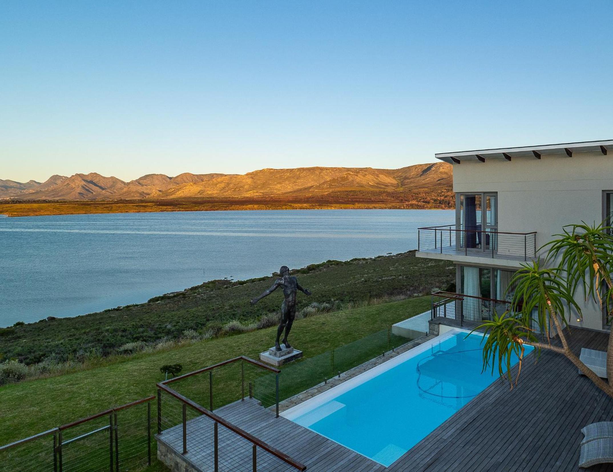 Villa photo 2