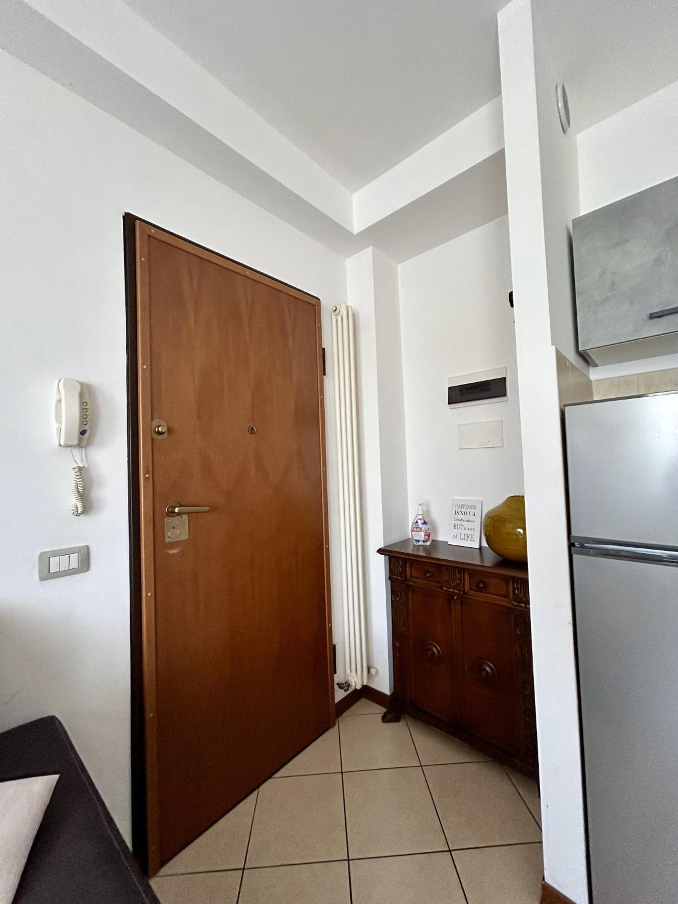 One-Bedroom Apartment photo 3