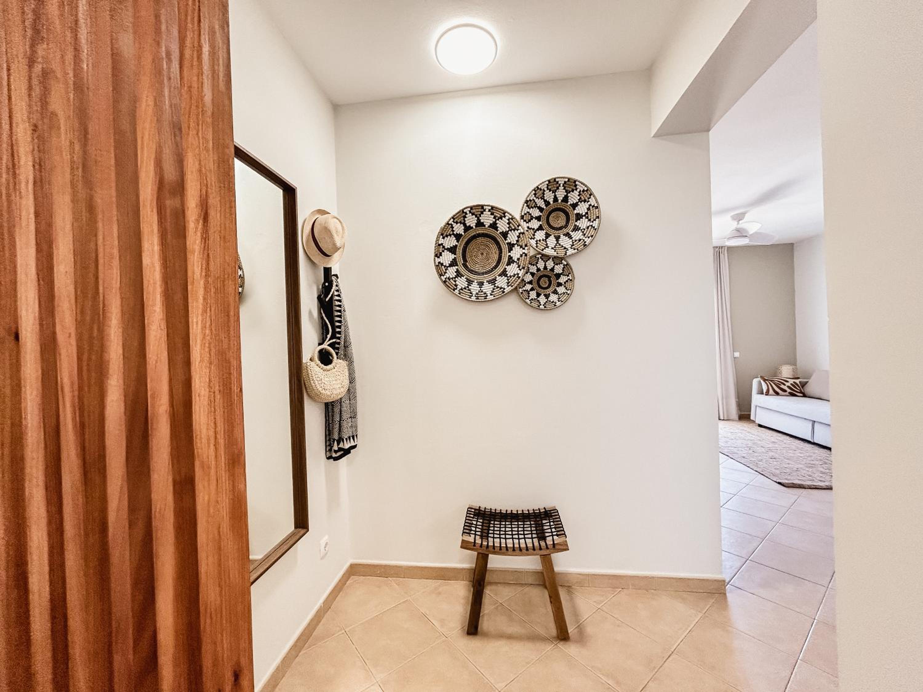 One-Bedroom Apartment photo 2