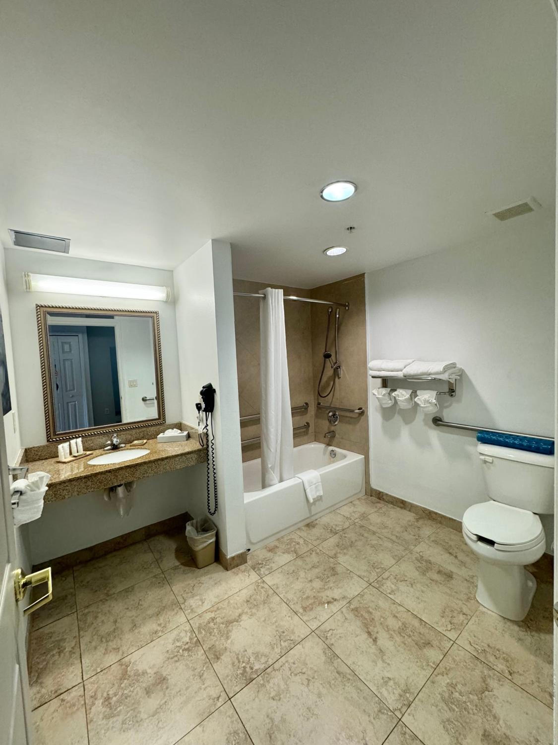 King Room - Disability Access/Non-Smoking - Photo 4