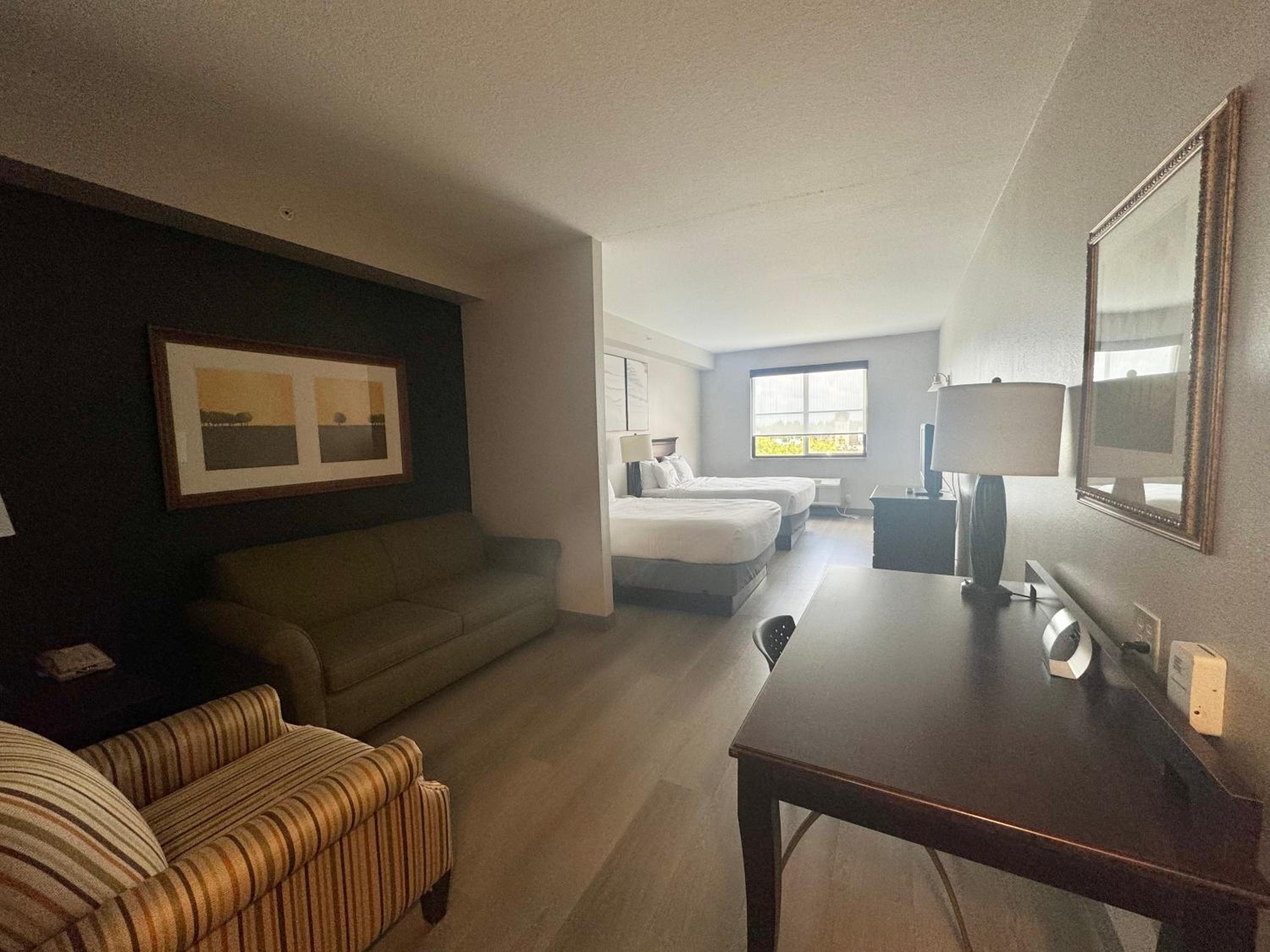 Studio Suite with Two Queen Beds and Sofa Bed - Non-Smoking - Photo 1
