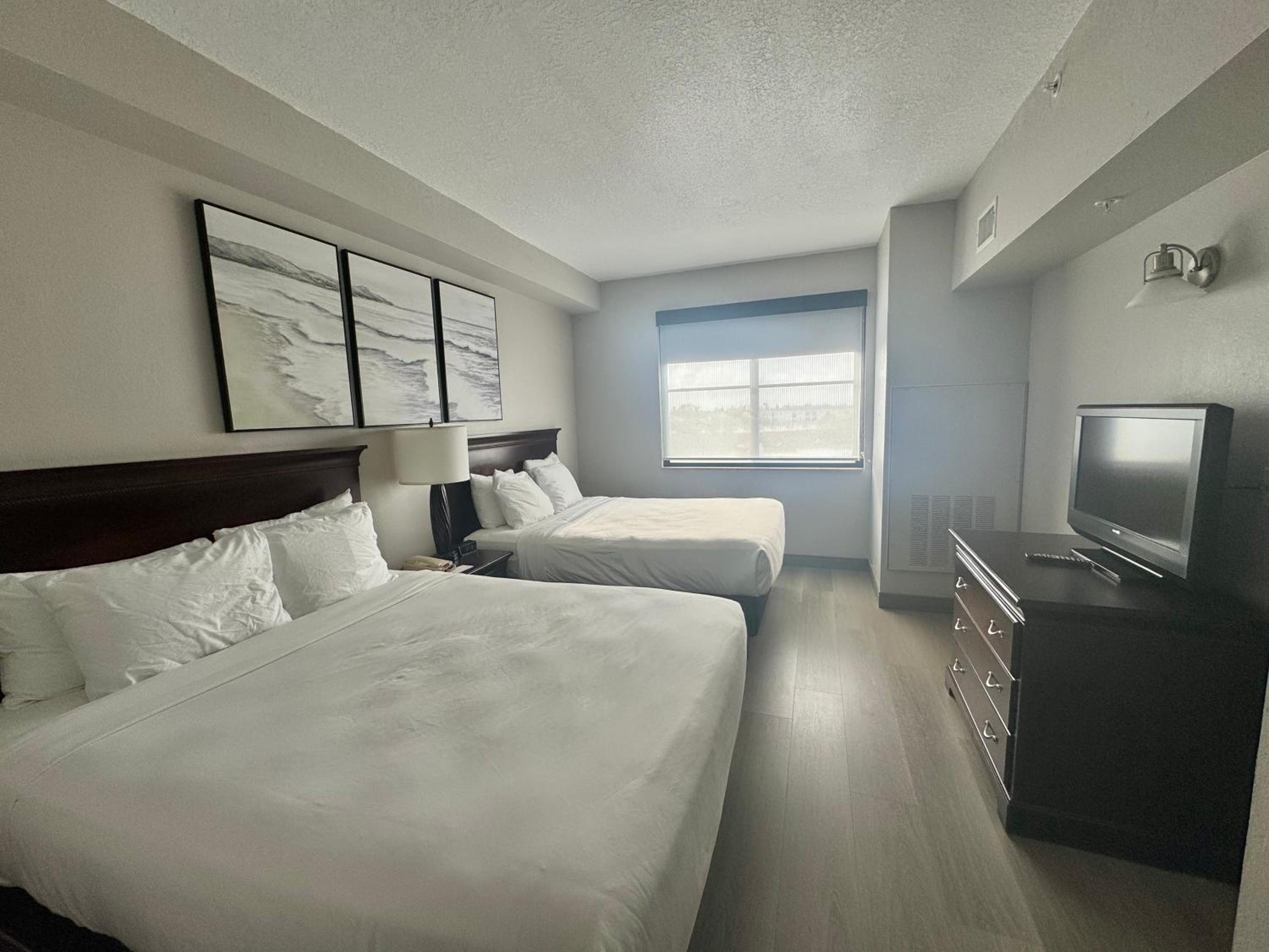 One-Bedroom Suite with Two Queen Beds and Sofa Bed - Non-Smoking - Photo 1