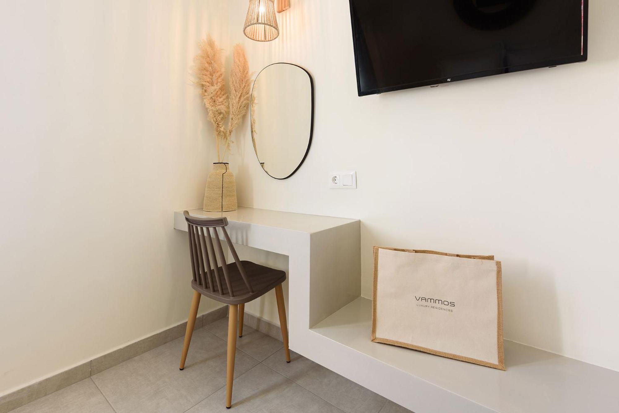 Deluxe Suite with Spa Bath photo 2