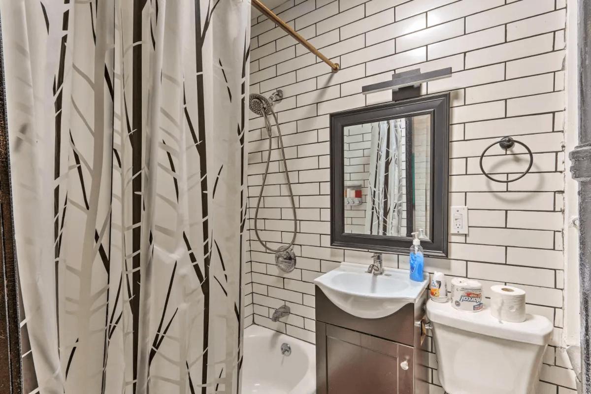 One-Bedroom House - Photo 18