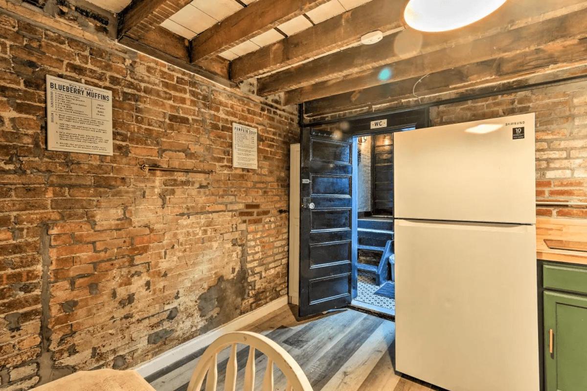 One-Bedroom House - Photo 19
